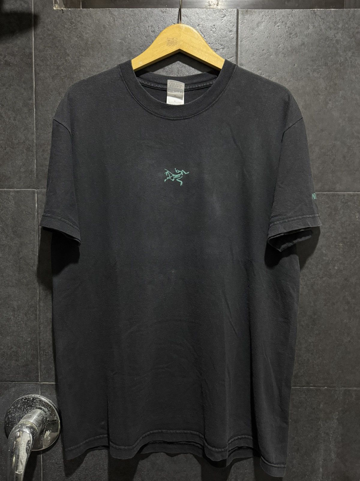 Other Vintage 90s Arcteryx Logo Tshirt Size US L / EU 52-54 / 3 - 1 Thumbnail