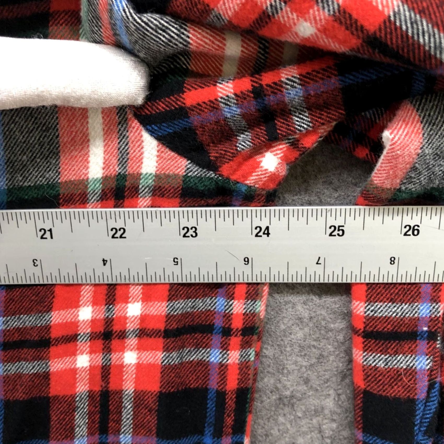 Old Navy VINTAGE Old Navy Boyfriend Flannel Shirt Womens LT Red Holiday Plaid Relaxed Shirt Ladies LT Red Holiday Plaid Relaxed Size L / US 10 / IT 46 - 6 Thumbnail