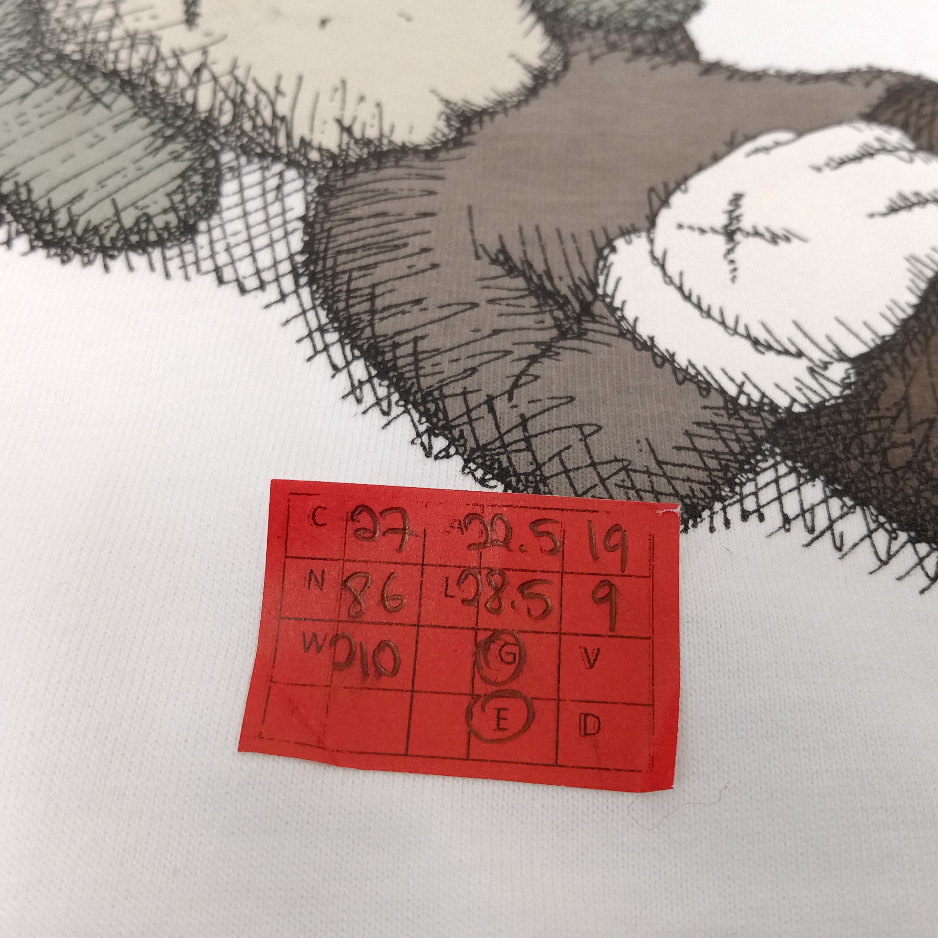 Japanese Brand × Kaws Kaws X Japanese Brand Streetwear Center Design Tshirt Size US L / EU 52-54 / 3 - 9 Thumbnail