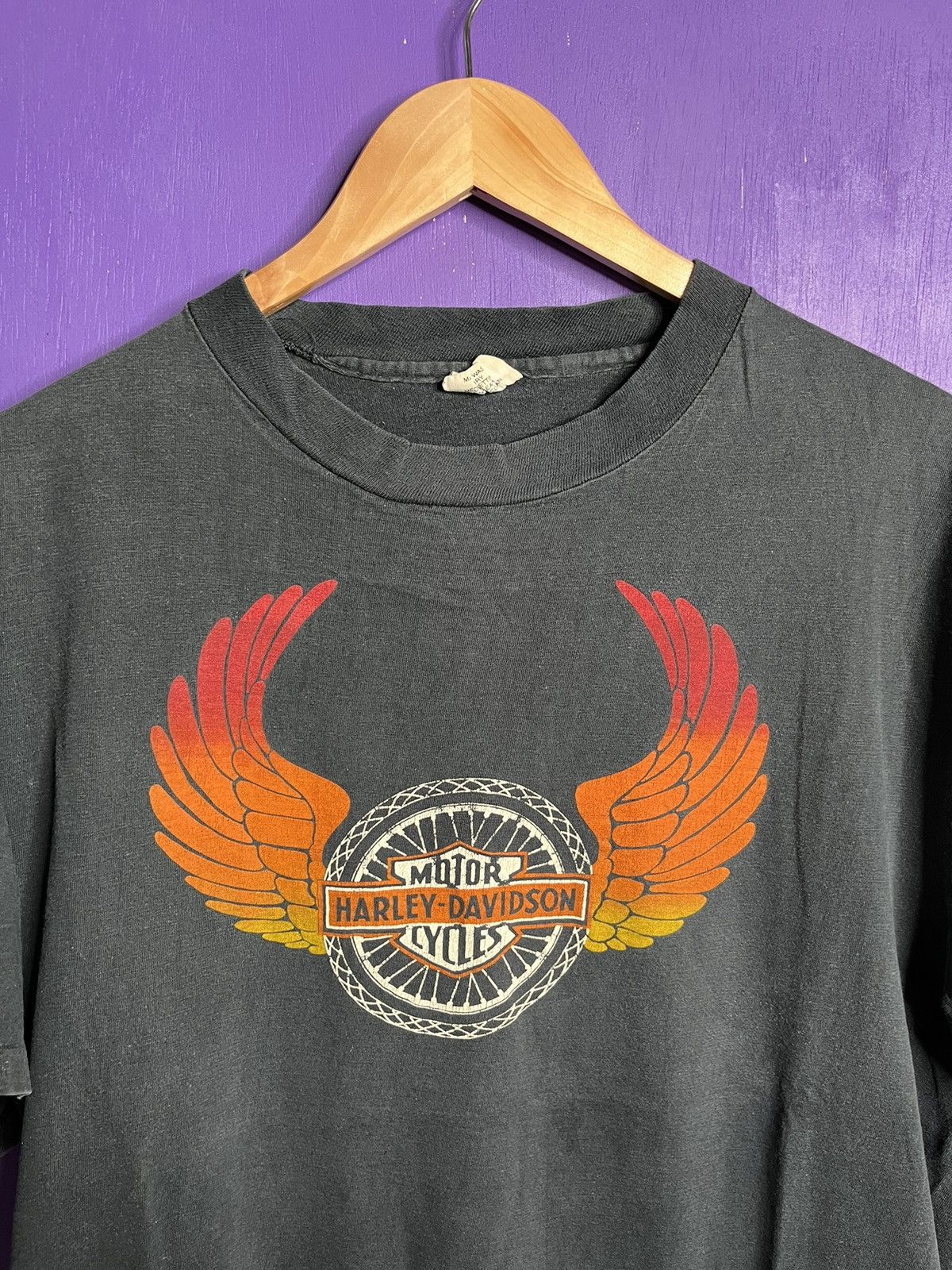 Harley Davidson × Vintage Vintage 70s Harley Davidson tire/wings logo t-shirt Size US L / EU 52-54 / 3 - 3 Thumbnail