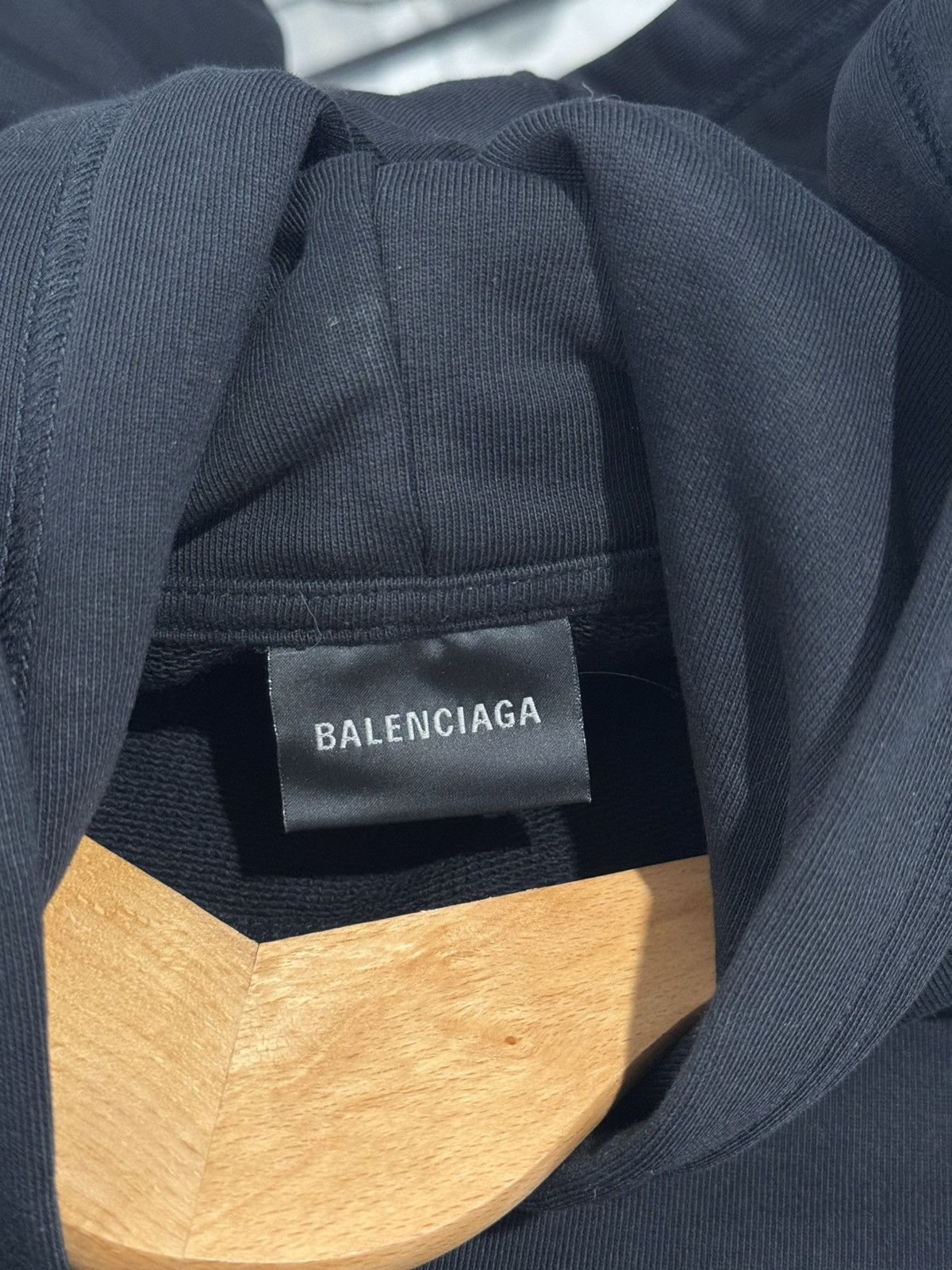 Balenciaga Balenciaga Plain Gaffer Tape Hoodie Oversized Size US L / EU 52-54 / 3 - 9 Thumbnail