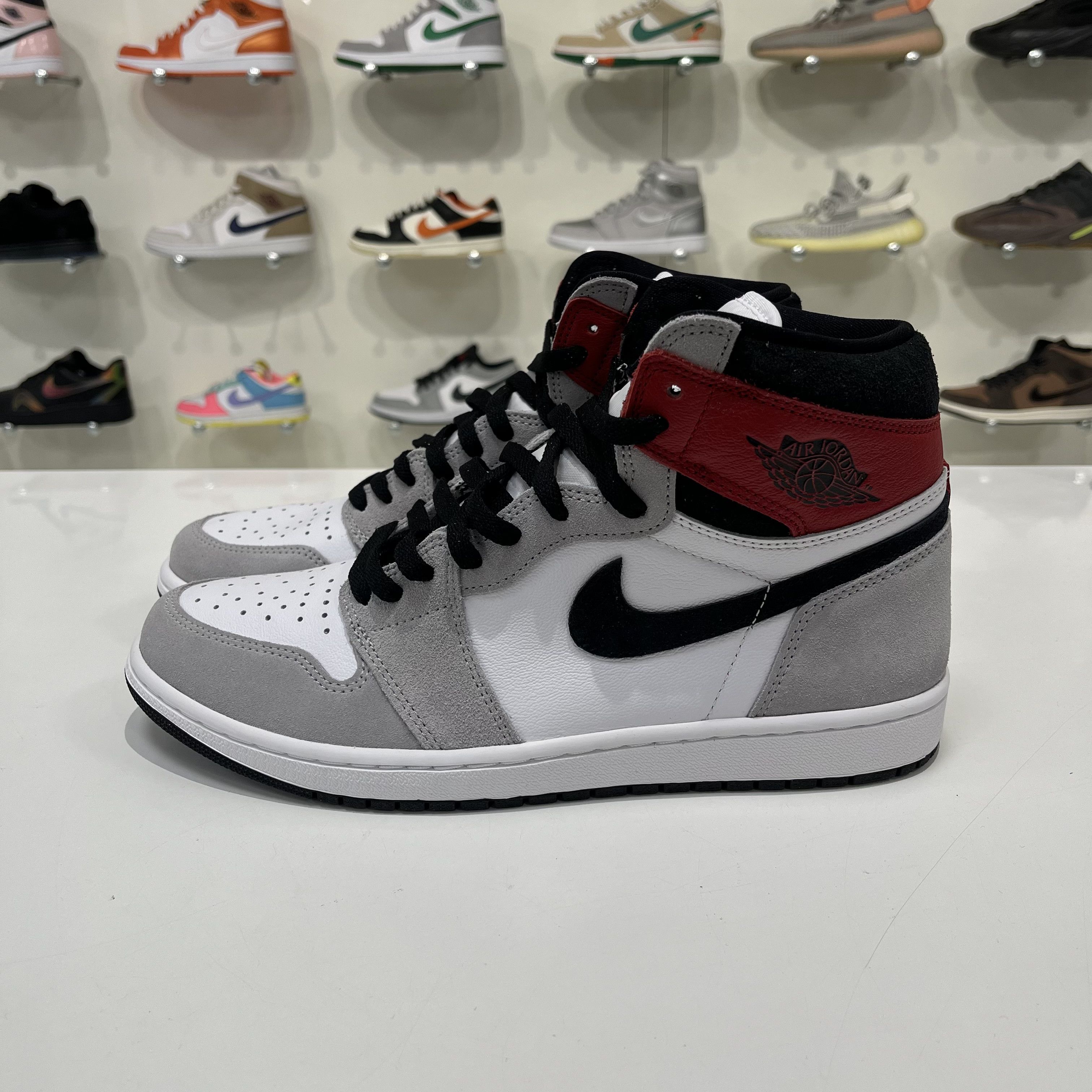 Nike Air Jordan 1 Retro High Light Smoke Grey Size US 10.5 / EU 43-44 - 2 Thumbnail