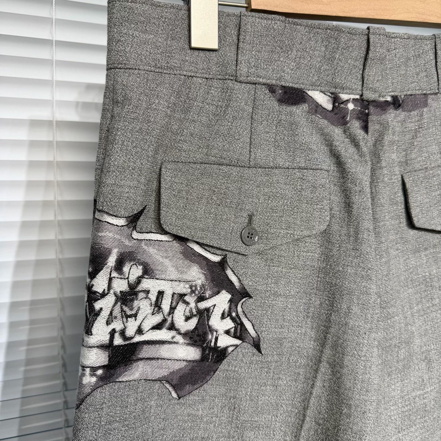Louis Vuitton LV Gray Graffiti Embroidered Casual Shorts Size US 38 / EU 54 - 3 Thumbnail