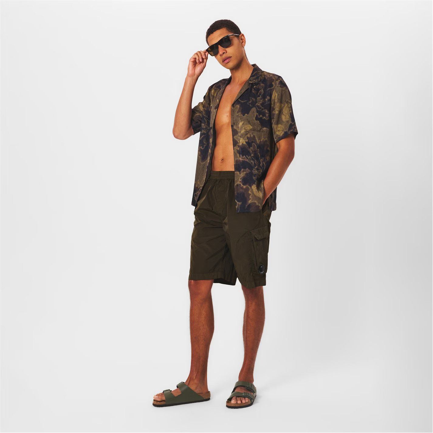 C.P. Company o1g2r1mq0426 Bermuda Cargo Shorts in Ivy Green Size US 30 / EU 46 - 5 Thumbnail