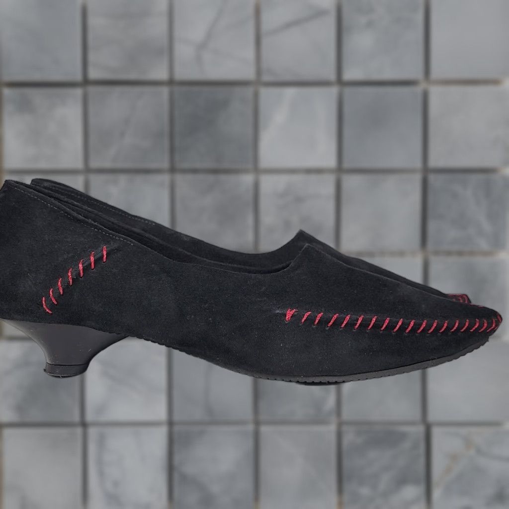 Vintage VINTAGE Lisa Nading Black Suede Leather Kitten Heels Red Accent Stitching Size 37 Women Shoes Pointed Toe Slip On Leather Lining Upper Size US 7 / IT 37 - 1 Thumbnail