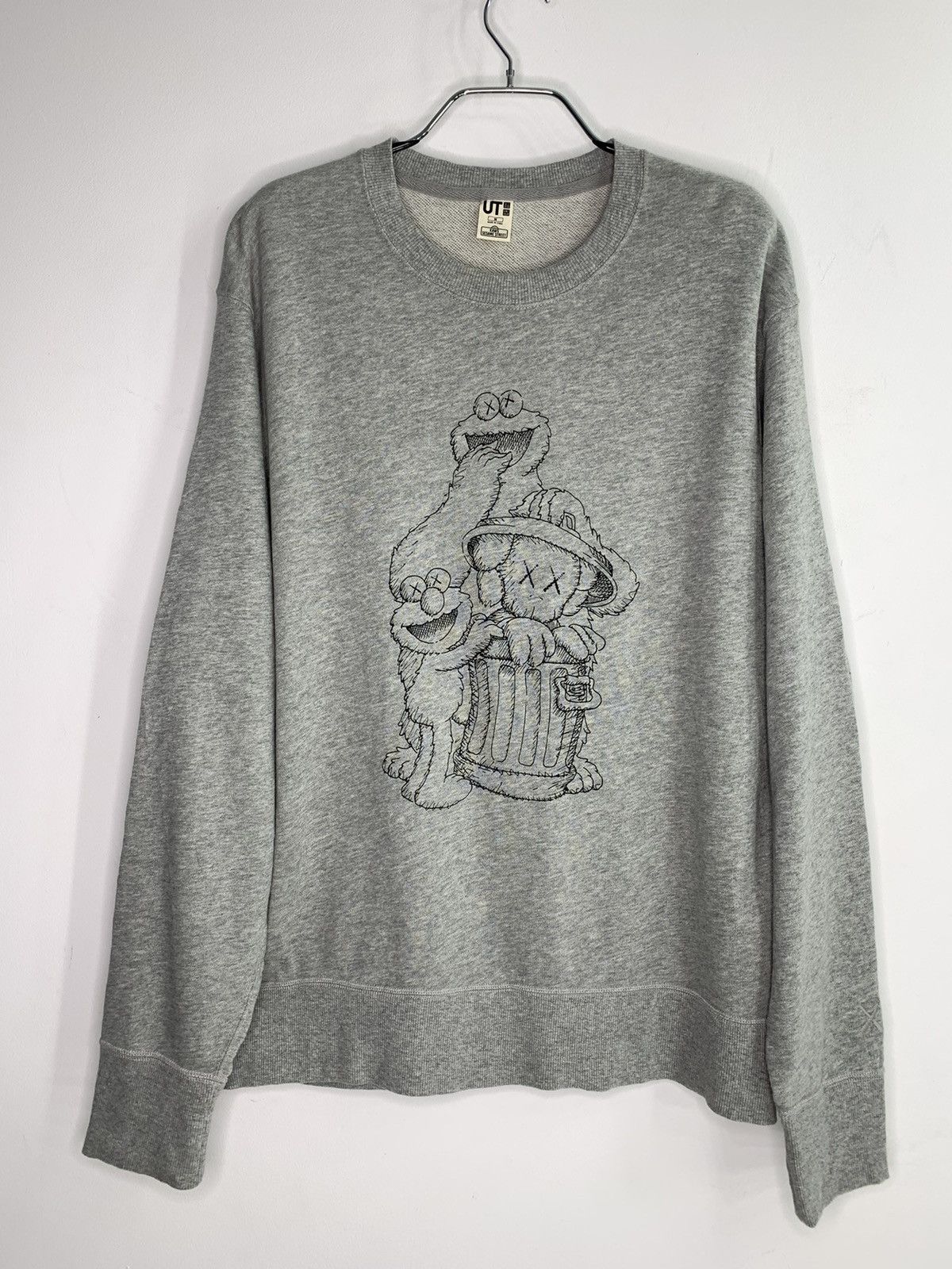Kaws × Uniqlo Uniqlo x Kaws Sesame Street Sweatshirt M/L Size Size US M / EU 48-50 / 2 - 1 Thumbnail