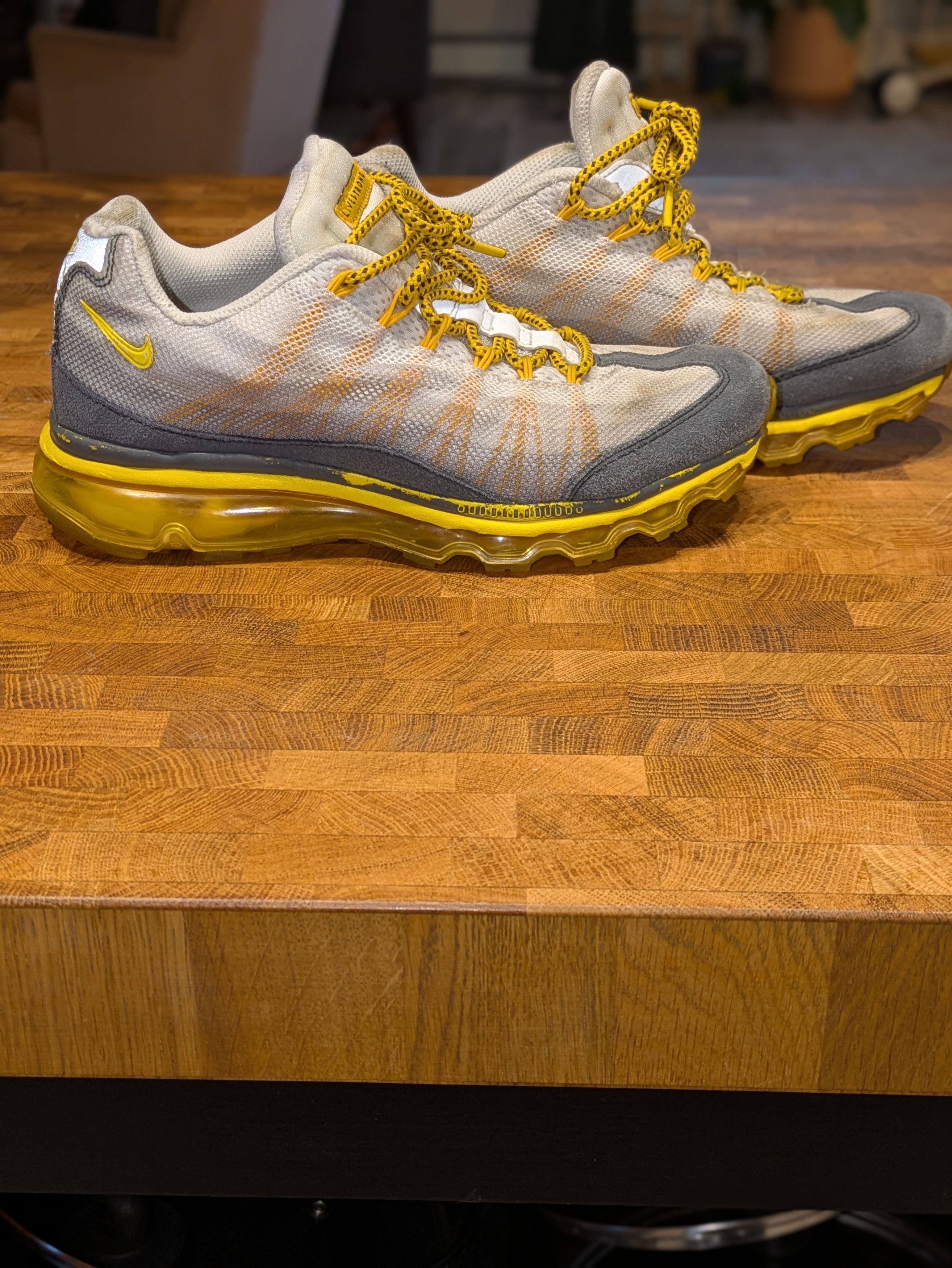 Nike Nike Air Max 95 Livestrong Size US 7.5 / IT 37.5 - 1 Thumbnail
