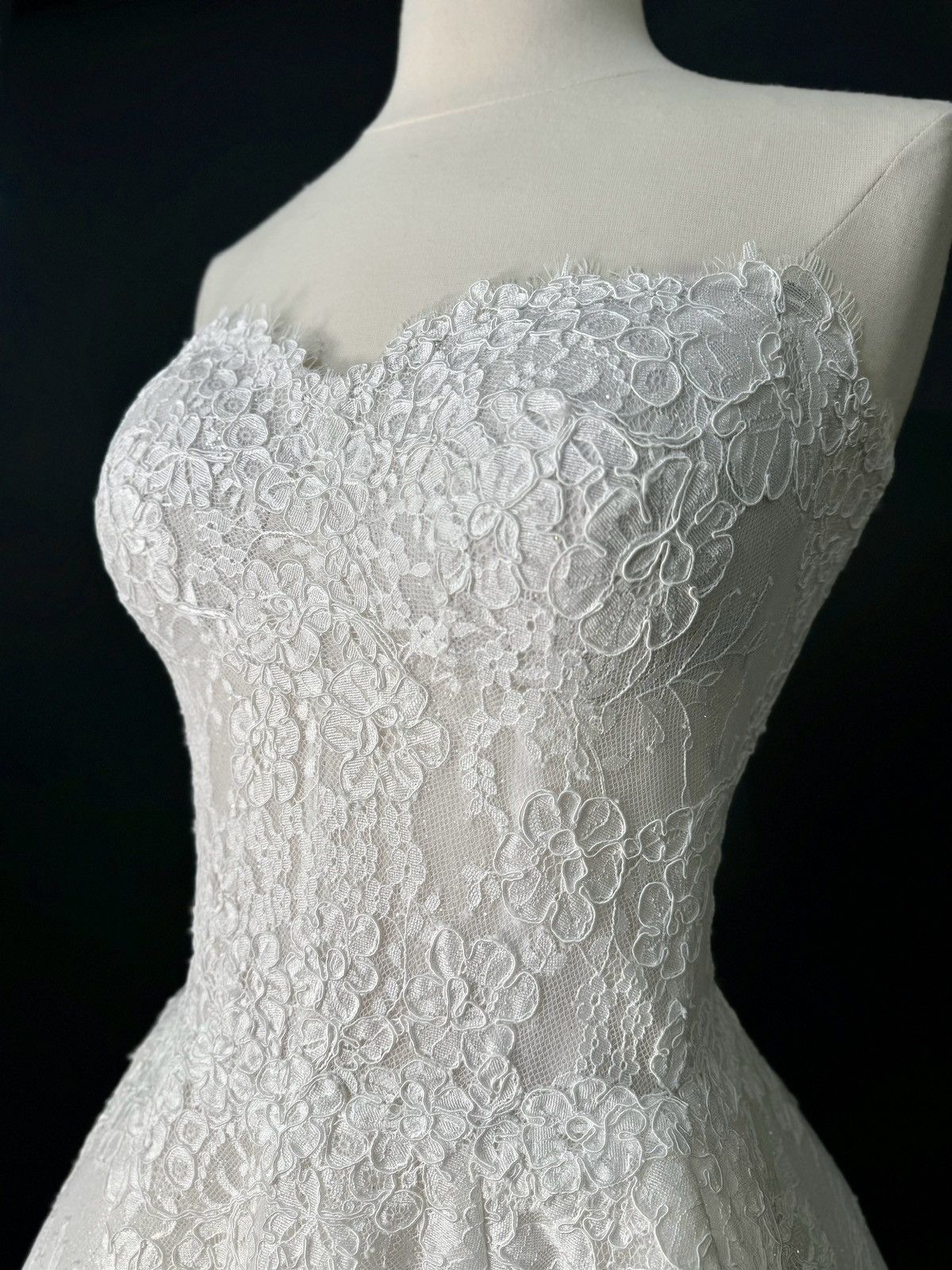 Other Preloved US 6-8 Anna Augusta French corded lace Bridal Gown Size M / US 6-8 / IT 42-44 - 4 Thumbnail