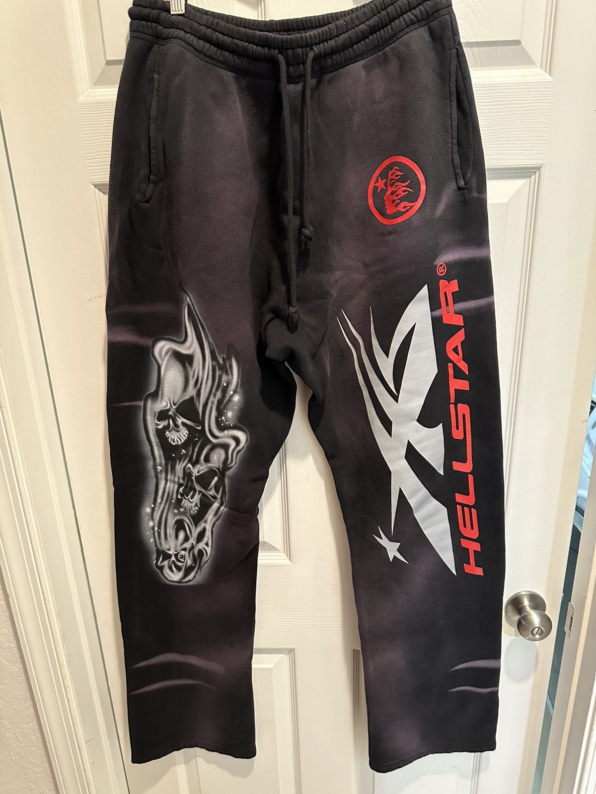 HELLSTAR HELLSTAR Airbrushed Skull Flare bottom Sweatpants Size US 34 / EU 50 - 2 Thumbnail