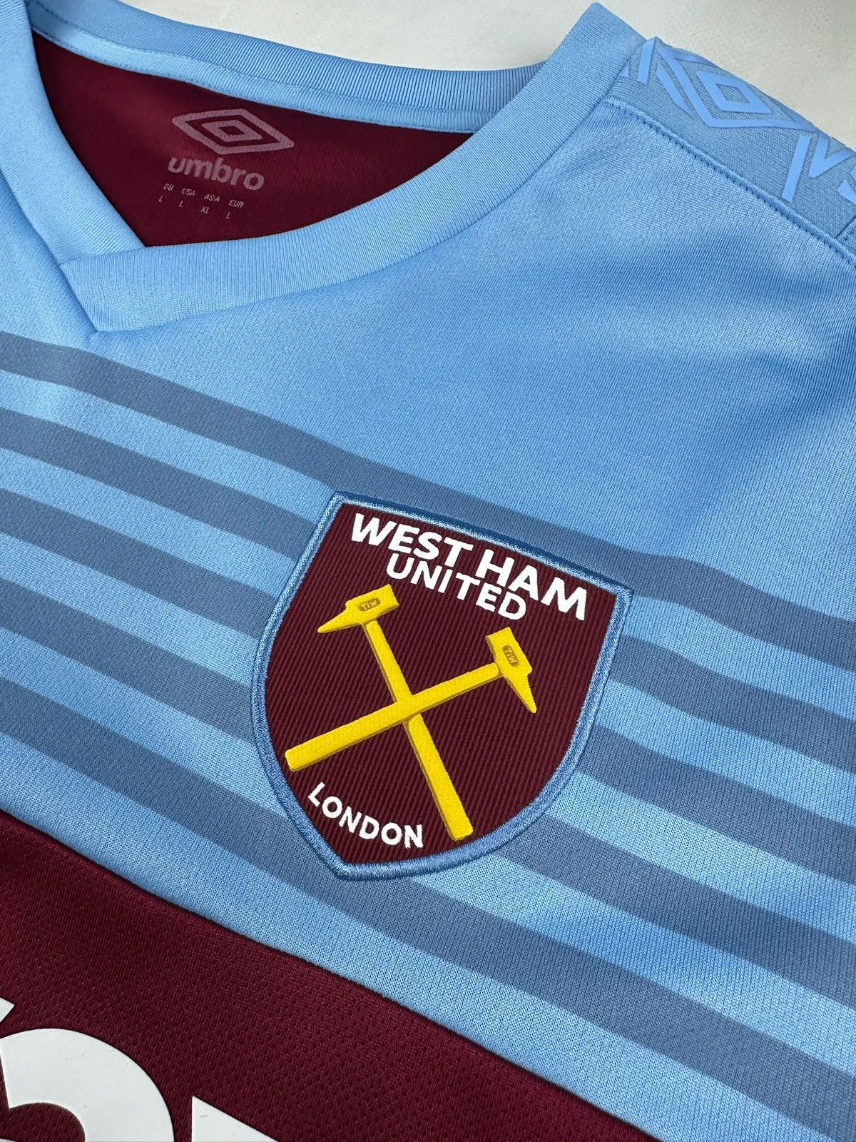 Umbro × Vintage Umbro West Ham United betway Soccer team jersey Size US L / EU 52-54 / 3 - 8 Thumbnail
