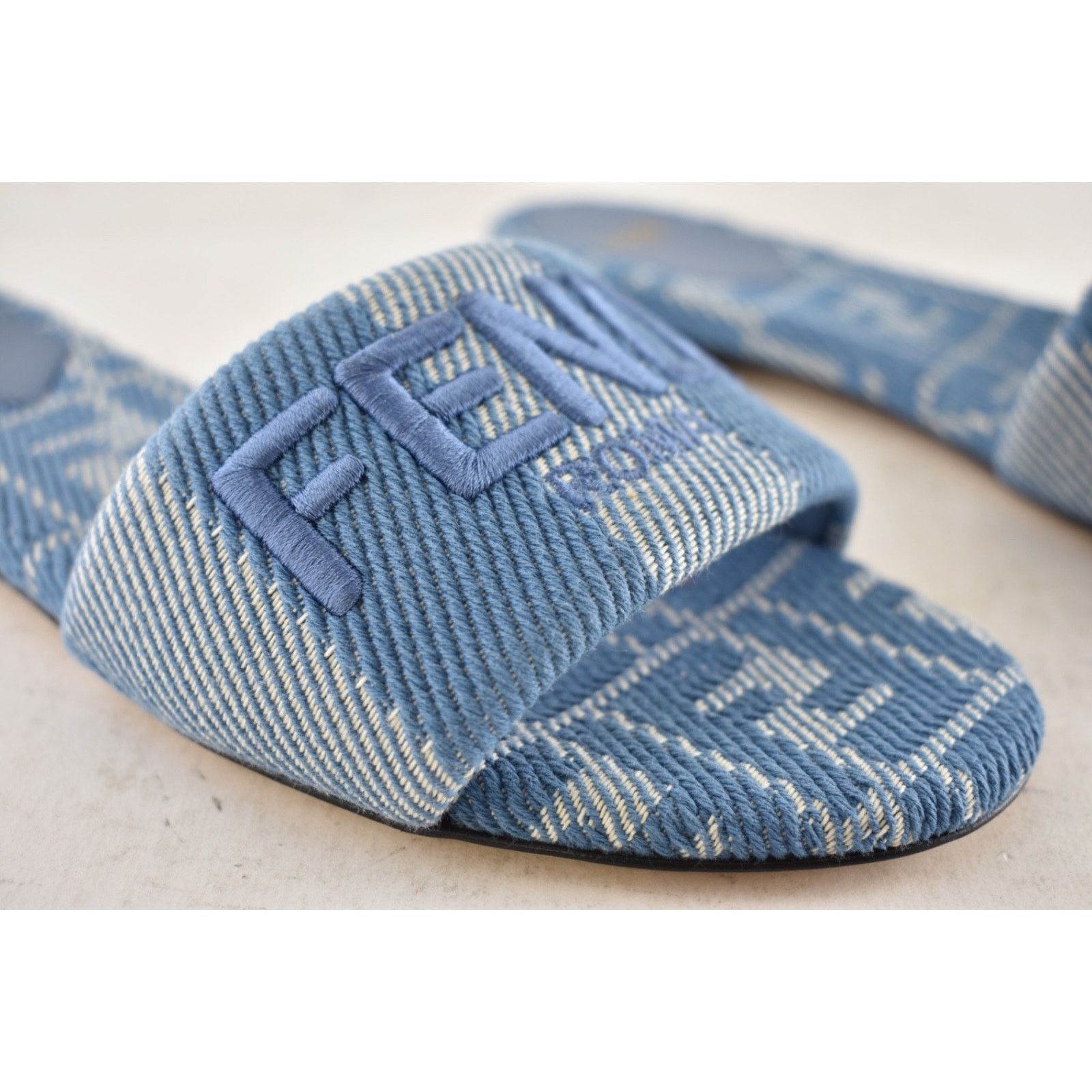 Fendi Fendi Sunshine Blue Denim FF Monogram Mule Slide Sandal 36.5 Size US 6.5 / IT 36.5 - 6 Thumbnail