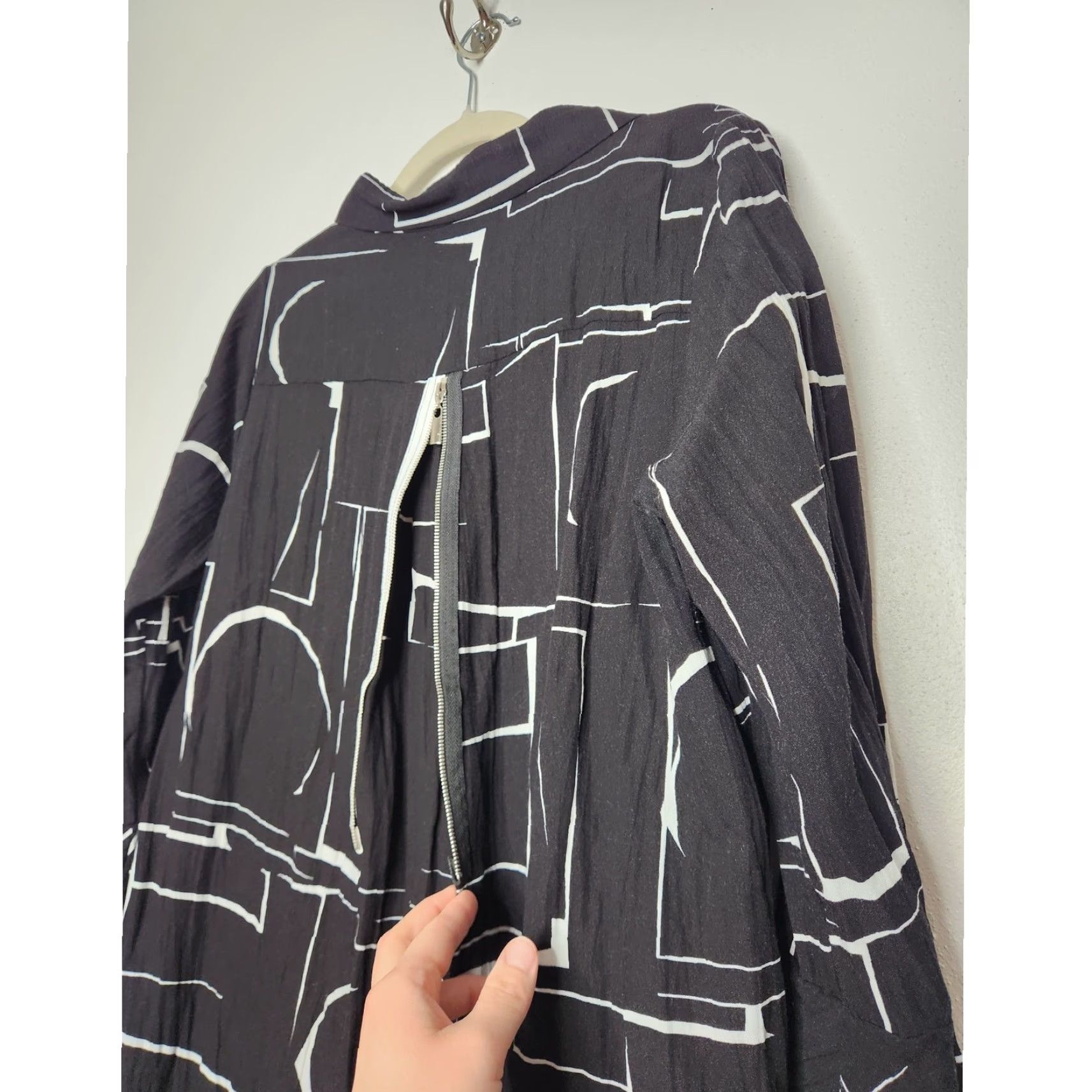 Vintage VINTAGE Black White Abstract Art Geometric Modernism Modernist Shirt Blouse L Size L / US 10 / IT 46 - 4 Thumbnail