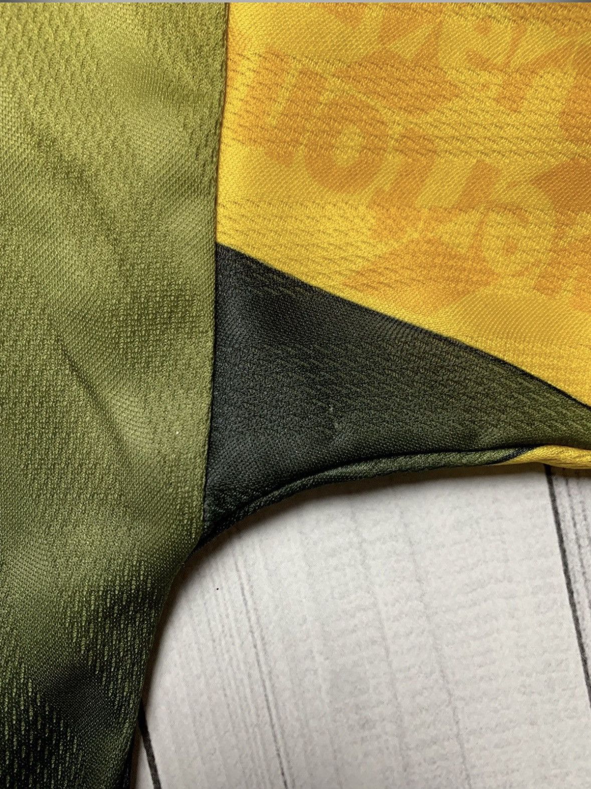 Umbro × Vintage Vintage Everton soccer jersey size M rare yellow away Size US M / EU 48-50 / 2 - 11 Thumbnail