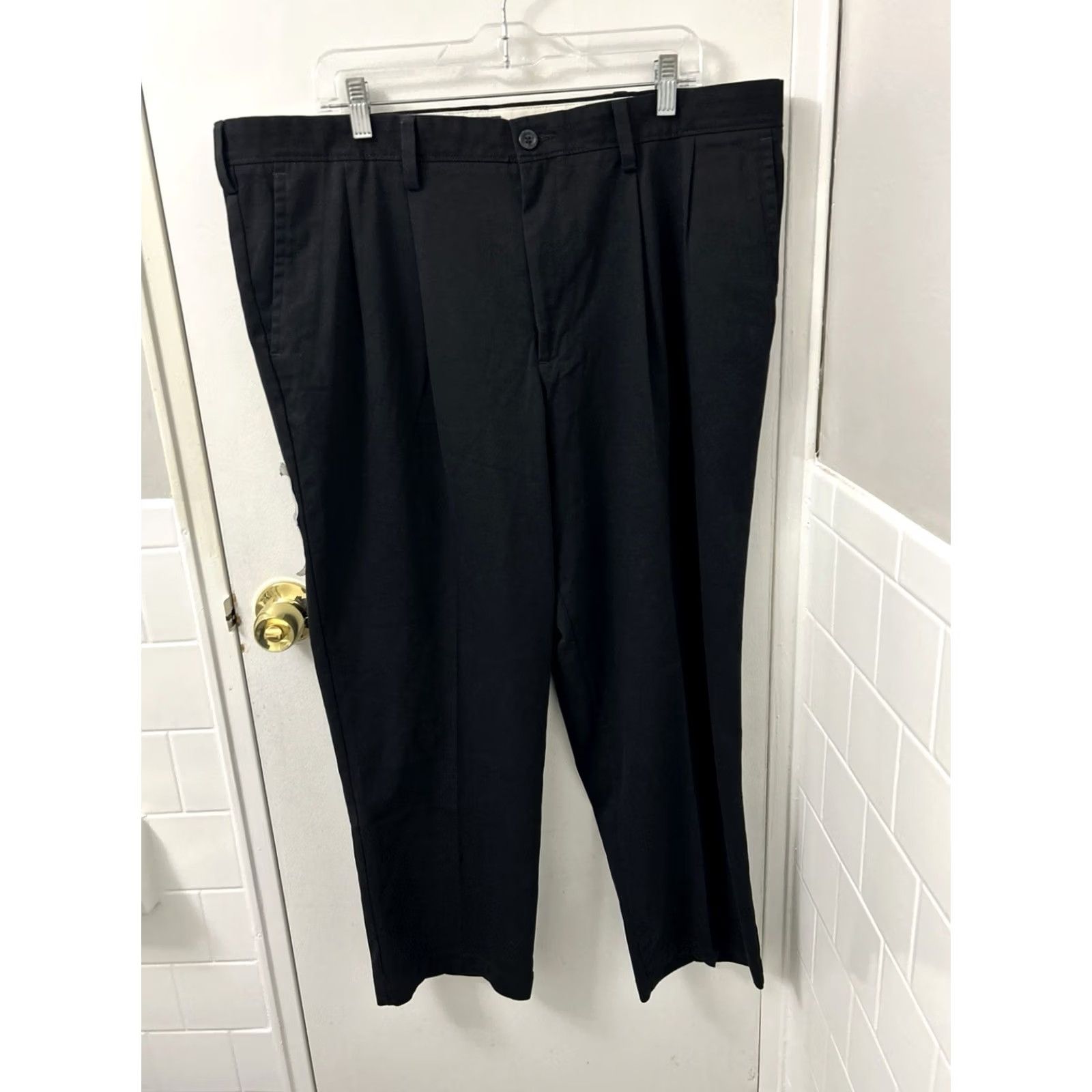 Dockers Dockers Easy Khaki Pants Mens 40x29 Black Classic Pleated Stretch Performance Workwear Casual Business Classic Fit Crew/Wallet? Size US 40 / EU 56 - 2 Thumbnail