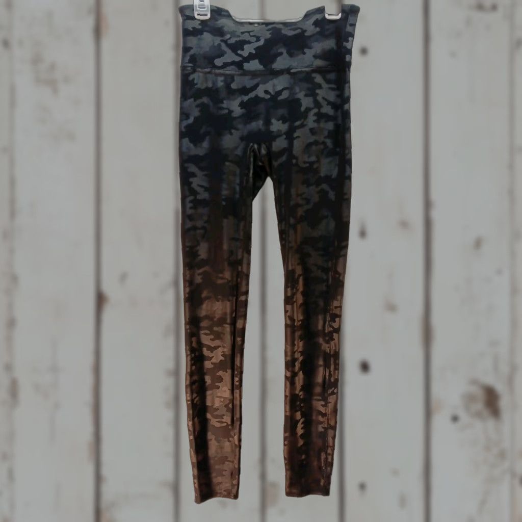 Spanx Spanx Women's Leggings Size S/P Black Camo Animal Print Shine - Petites, Ankle Length, Mid Rise, Machine Washable, Vietnam, Colorful, Women Size 28" / US 6 / IT 42 - 1 Thumbnail