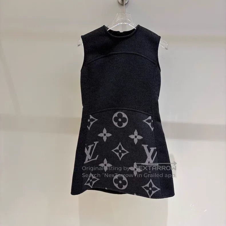 Louis Vuitton Louis Vuitton Wool print dress Size XS / US 0-2 / IT 36-38 - 1 Thumbnail