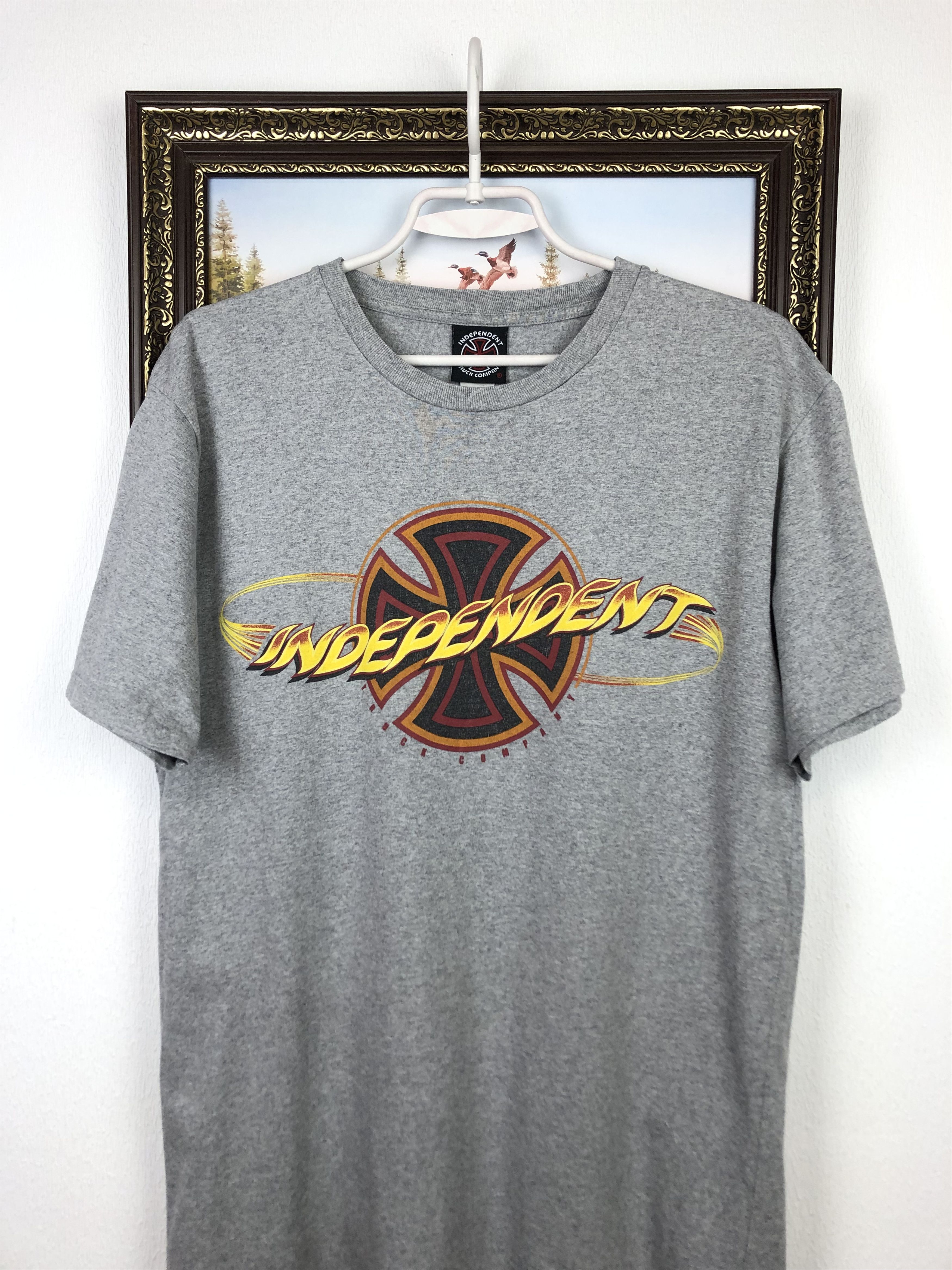 Vintage Vintage The Independent Truck Company Skate Shirt Tee Y2k Size US M / EU 48-50 / 2 - 2 Thumbnail