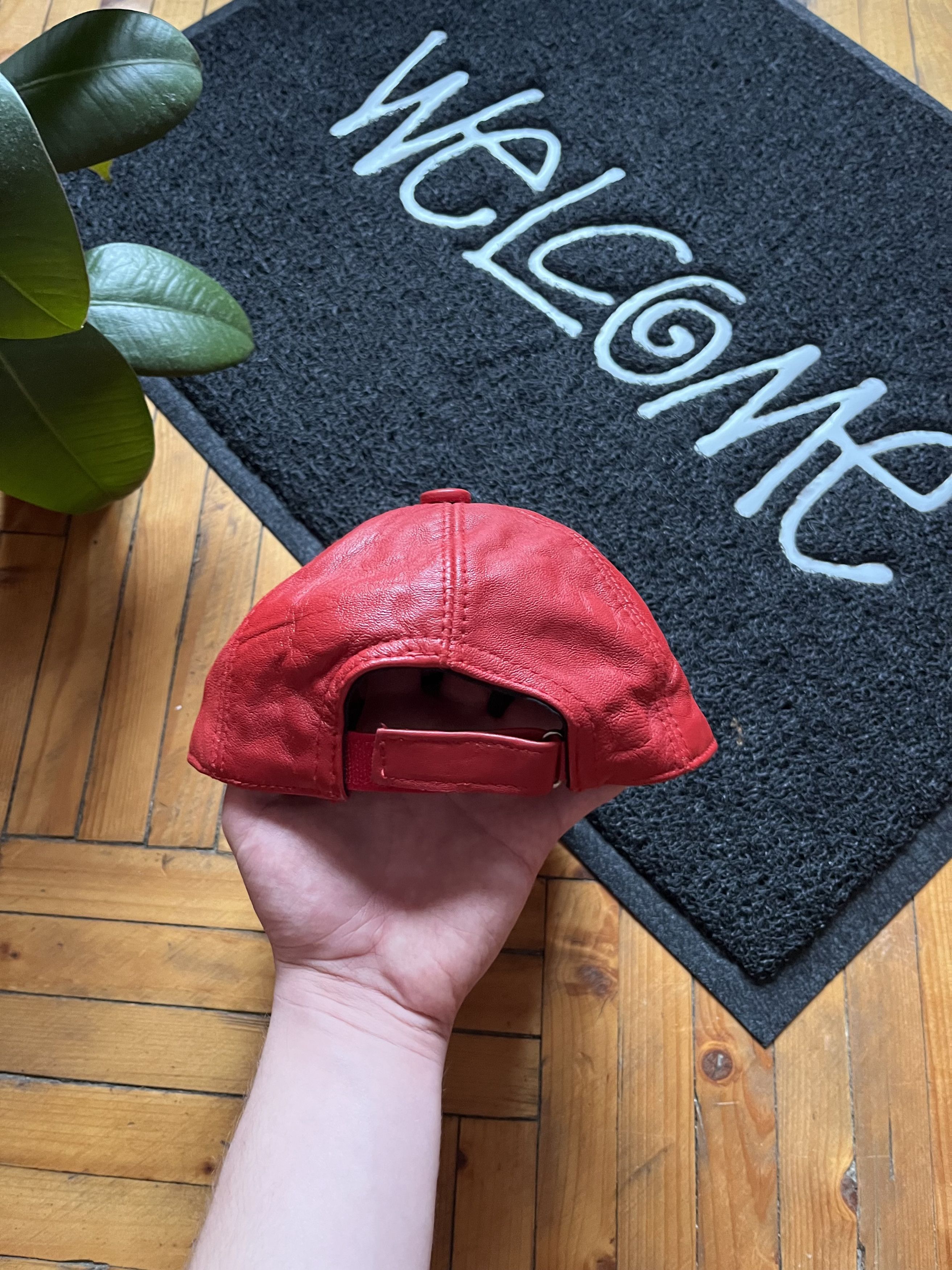 BMW Vintage BMW F1 Ferrari Red Nascar Racing 5 Panel Leather Cap Size ONE SIZE - 4 Thumbnail