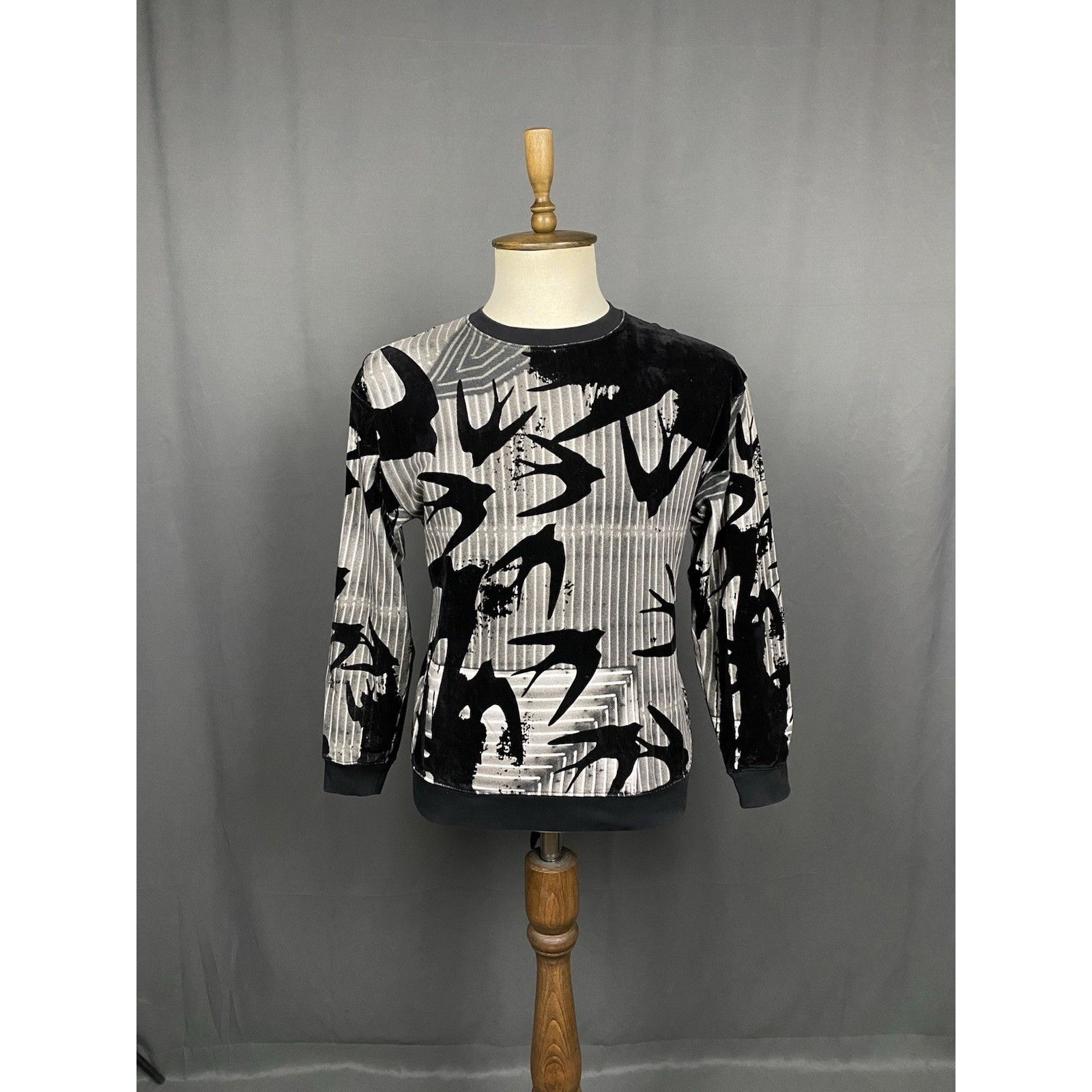 Alexander McQueen Alexander McQueen Swallow Bird & Skulls Men's Black Crewneck Size US S / EU 44-46 / 1 - 3 Thumbnail