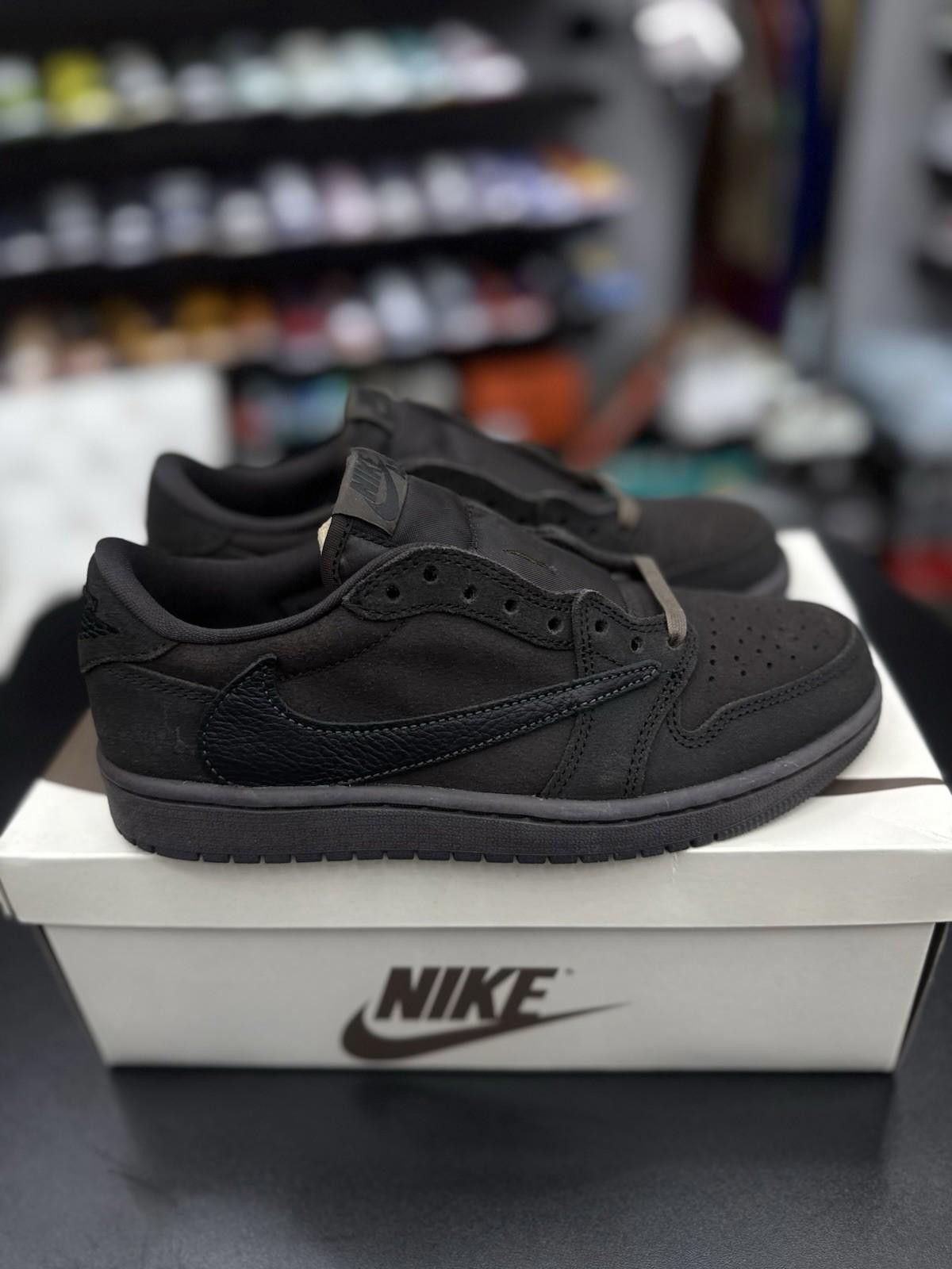 Jordan Brand Size 6 men Travis Scott x Air Jordan 1 Low 'Velvet Brown' Size US 6 / EU 39 - 2 Thumbnail
