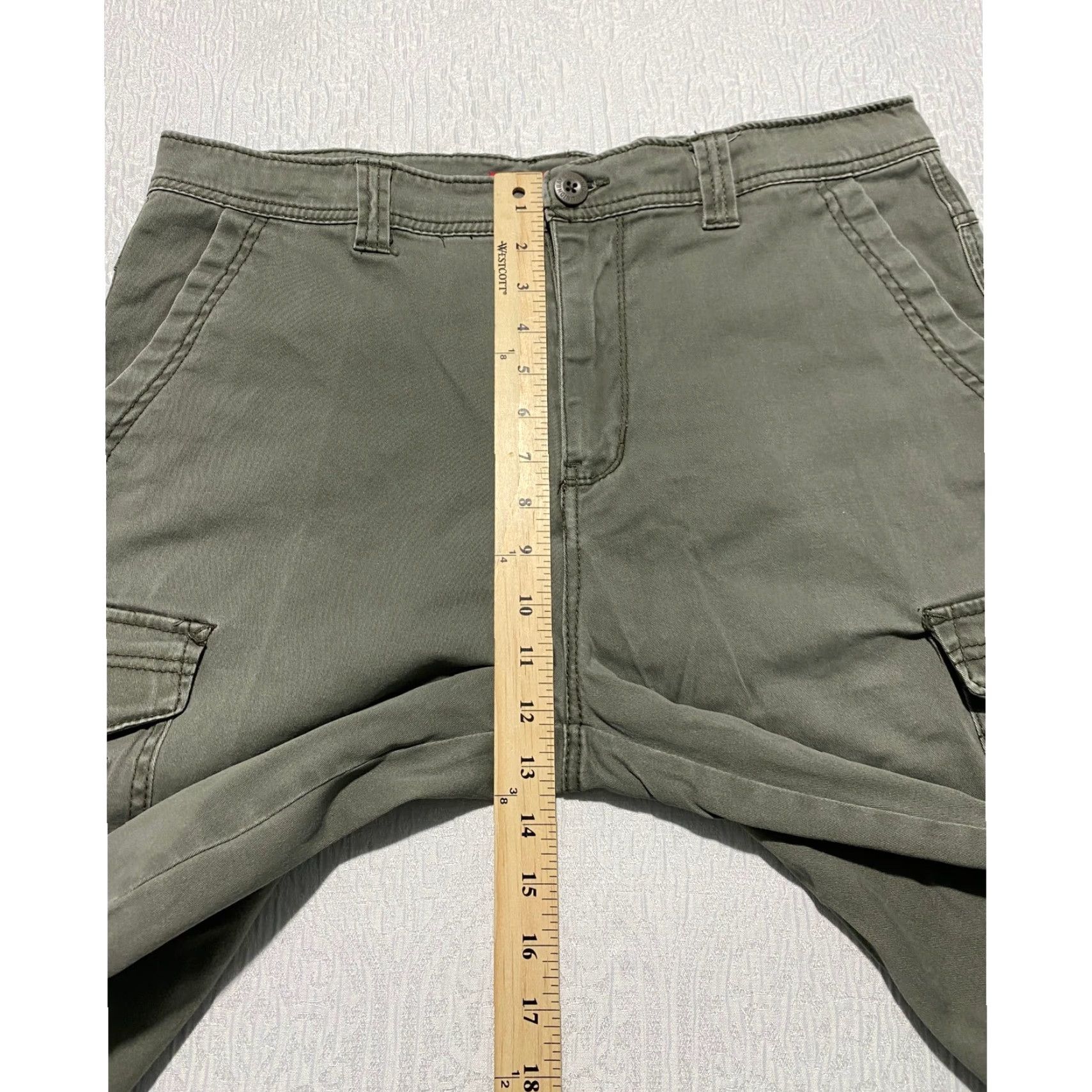 Vintage Unionbay Mens Cargo Shorts Size 36 Olive Green Multi Pocket Casual Cargo Shorts Regular Fit Men 36 Green Size US 36 / EU 52 - 7 Thumbnail