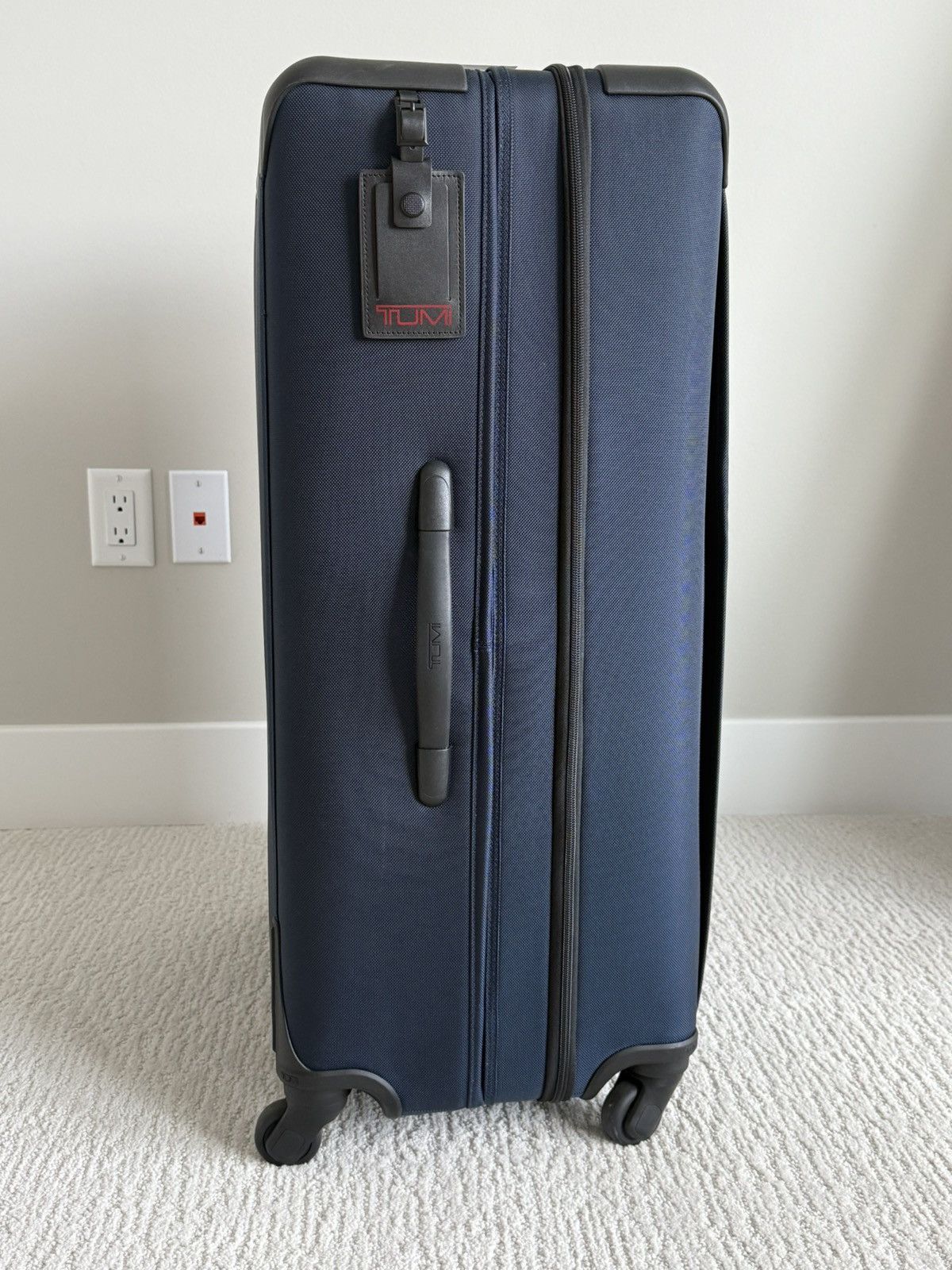 Tumi NWT Tumi Extended Trip Expandable 4 wheel suitcase $1350 Size 32 - 3 Thumbnail