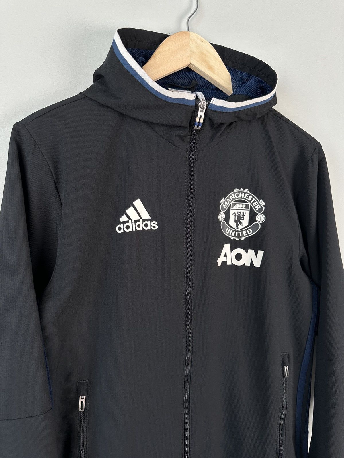 Adidas Adidas Manchester United Lightweight Jacket Hooded Size US XS / EU 42 / 0 - 4 Thumbnail
