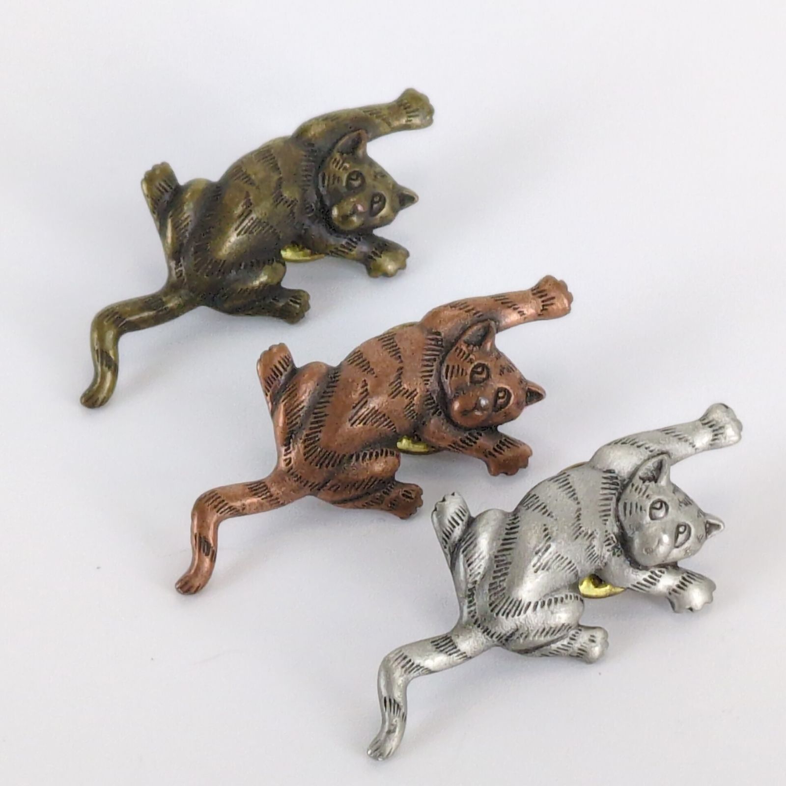 Vintage Artifacts Jonette Jewelry Climbing Cat Pin Set 1986 Size ONE SIZE - 1 Thumbnail