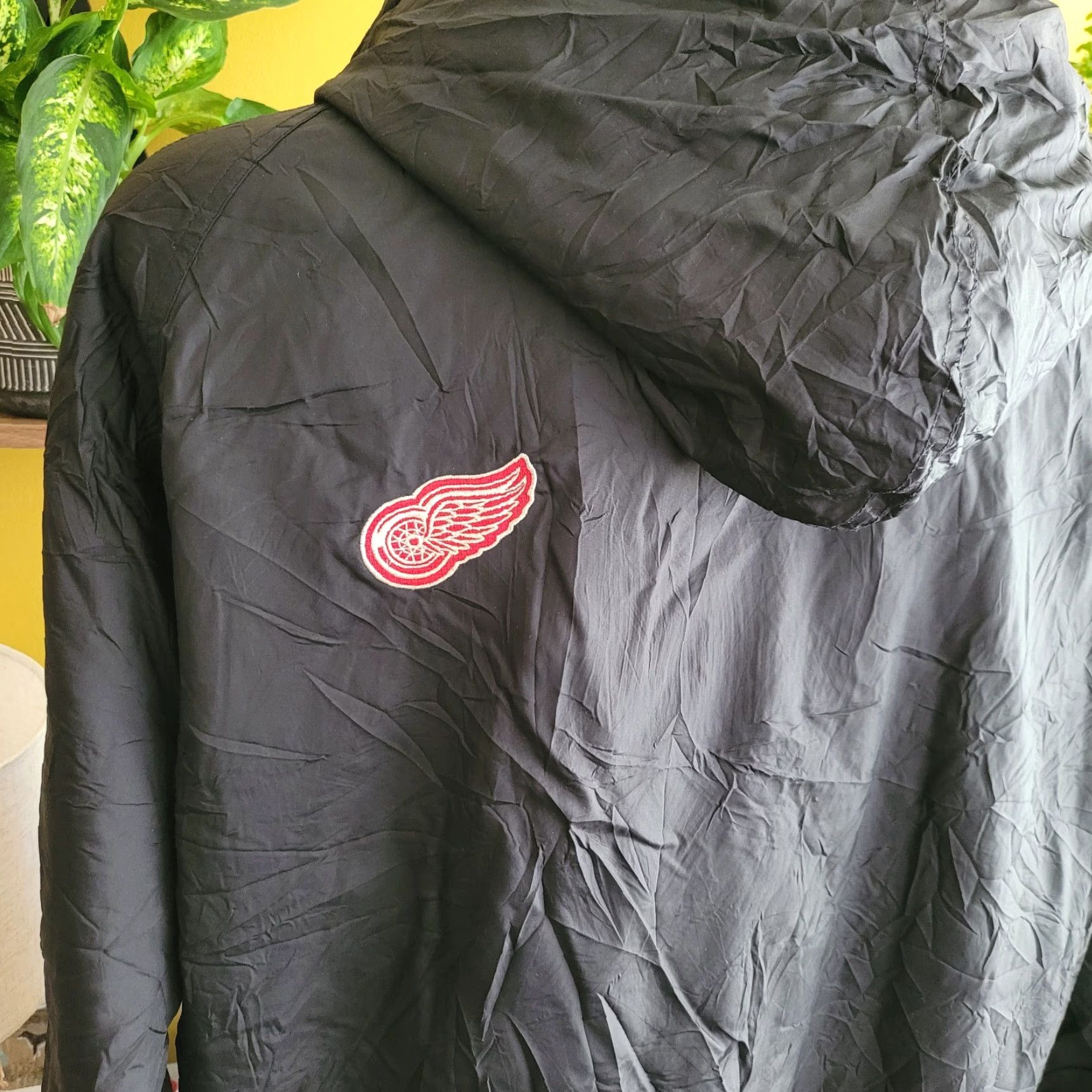NHL Nike DETROID NHL Jacket - CCM Red Wings, Adult L, Black, Nylon Puffer Jacket (Wing Collar) - Jerseys & Outerwear Size US L / EU 52-54 / 3 - 7 Thumbnail
