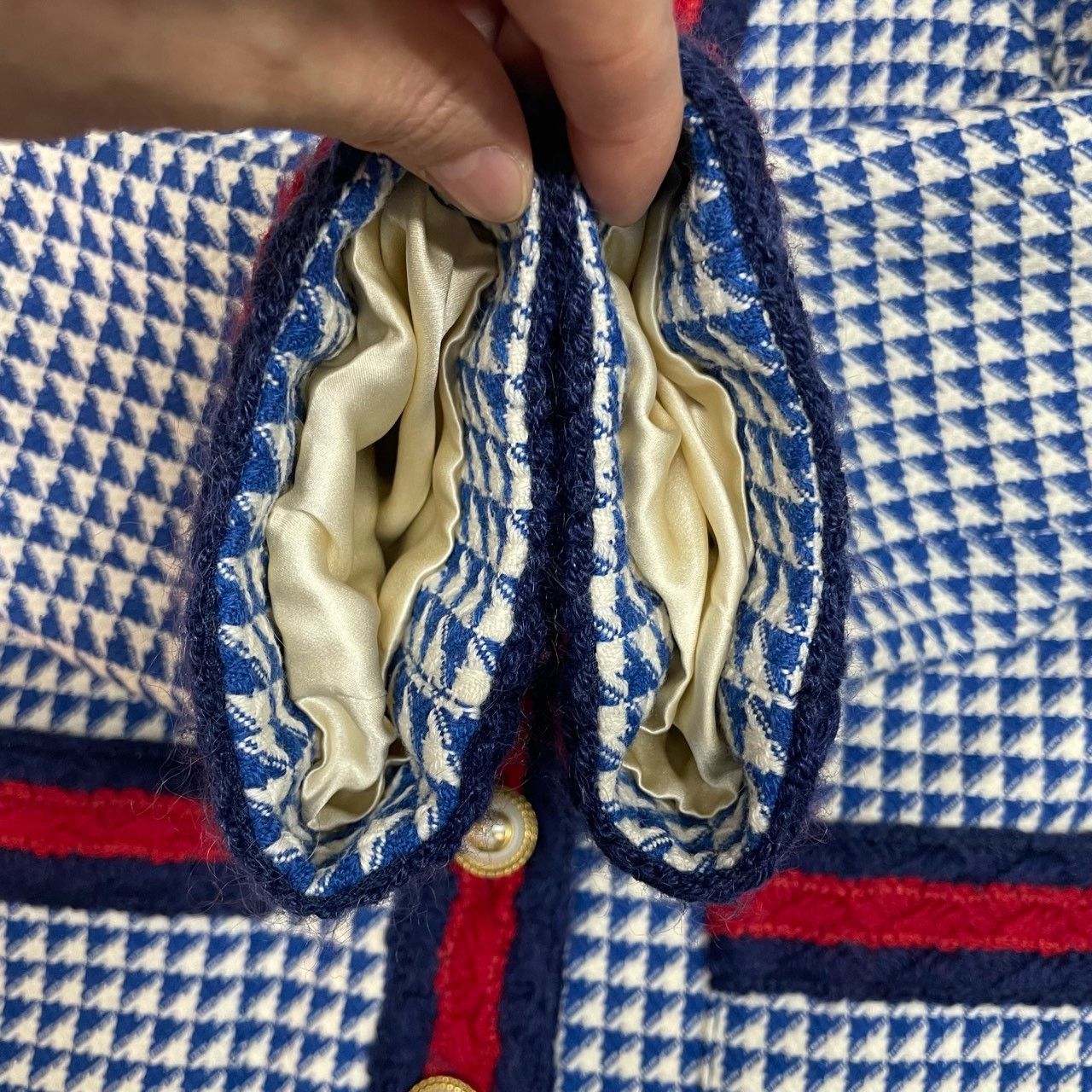 Gucci Gucci White and blue thousand-bird check pearl button cardi Size US S / EU 44-46 / 1 - 4 Thumbnail