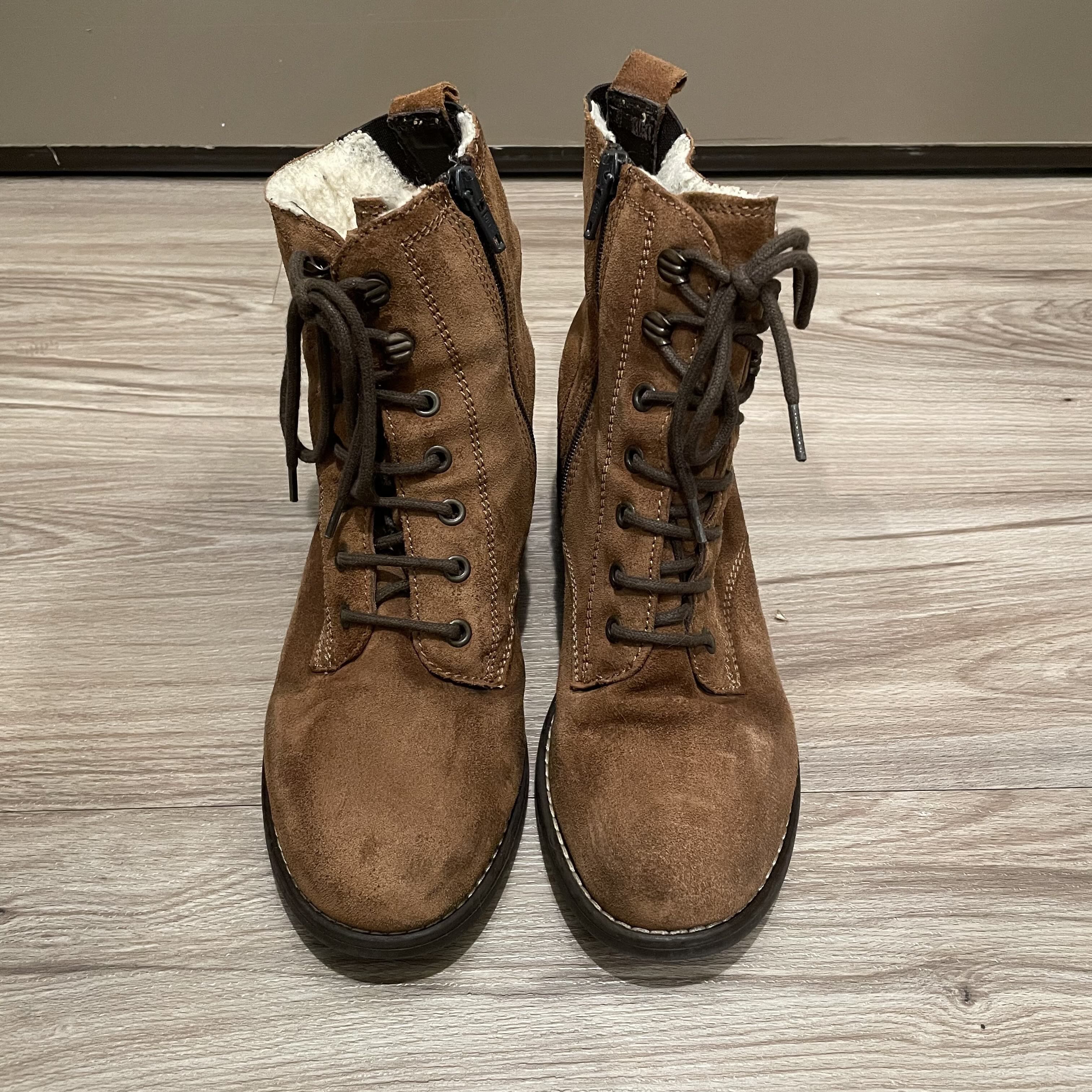 Clarks Clarks Heeled Sherpa Suede Leather Boots Size US 7.5 / IT 37.5 - 1 Thumbnail