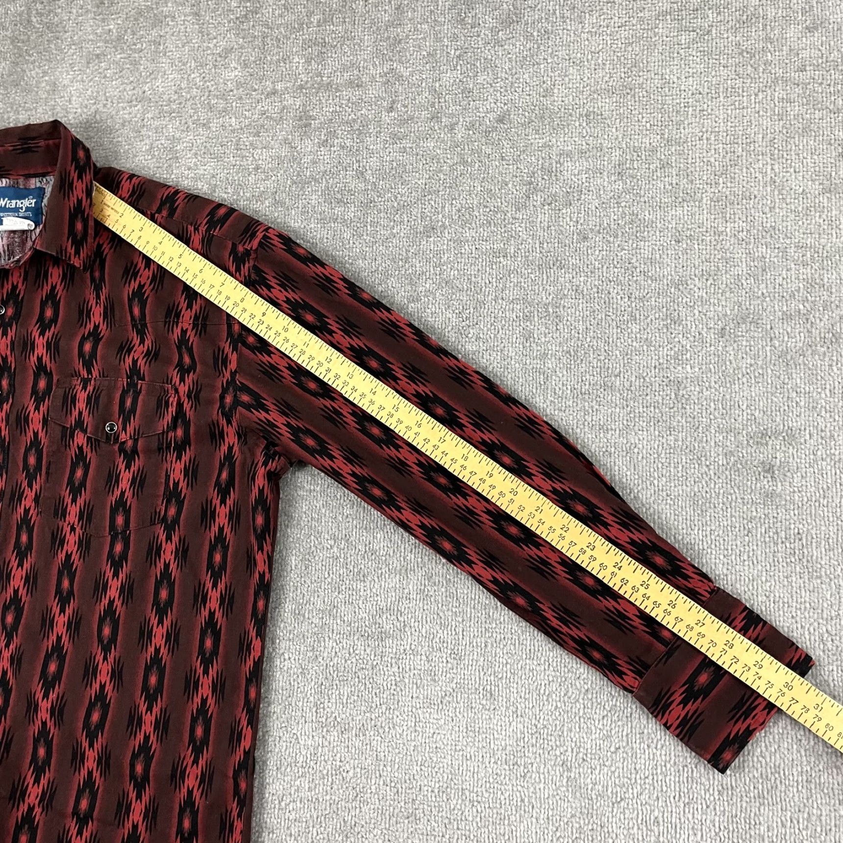 Wrangler VINTAGE Wrangler Western Shirt Mens Large Red Southwestern Geometric Pearl Snap Rockabilly Shirt Mens L Red Geometric Western Rockabilly Mens L Red Size US L / EU 52-54 / 3 - 5 Thumbnail