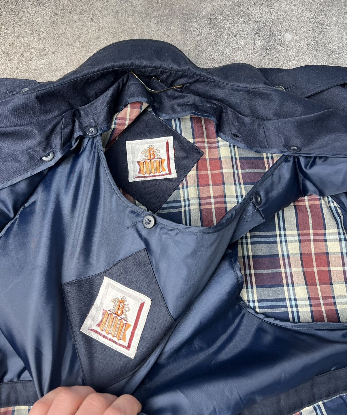 Baracuta Baracuta vintage heavy trench coat with og lining Size US L / EU 52-54 / 3 - 8 Thumbnail