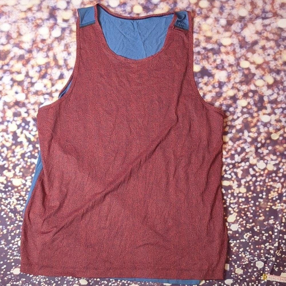 Lululemon Lululemon tank top size large or XL ? Size US L / EU 52-54 / 3 - 1 Thumbnail