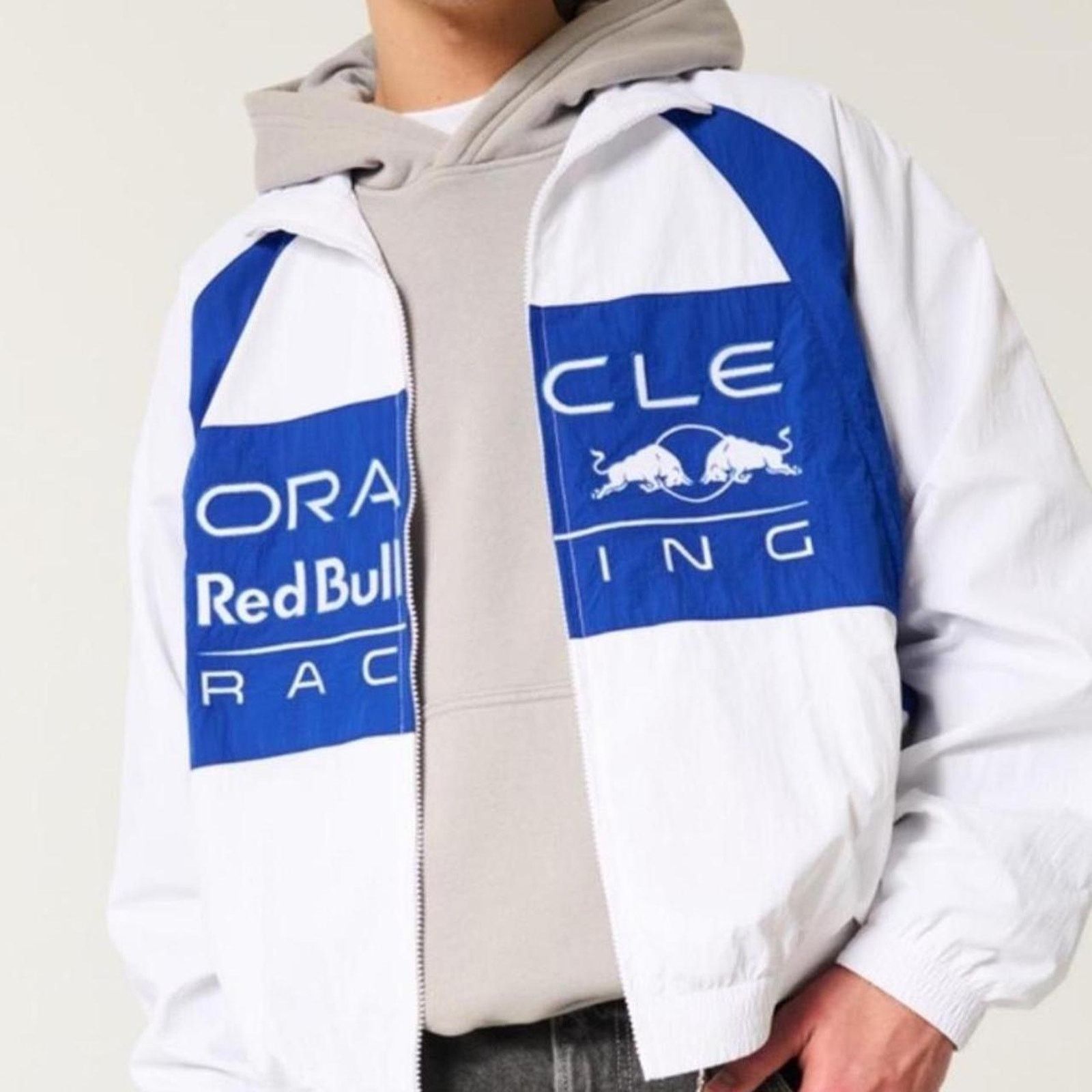 Hollister Oracle red bull racing graphic in XL Size US XL / EU 56 / 4 - 5 Thumbnail