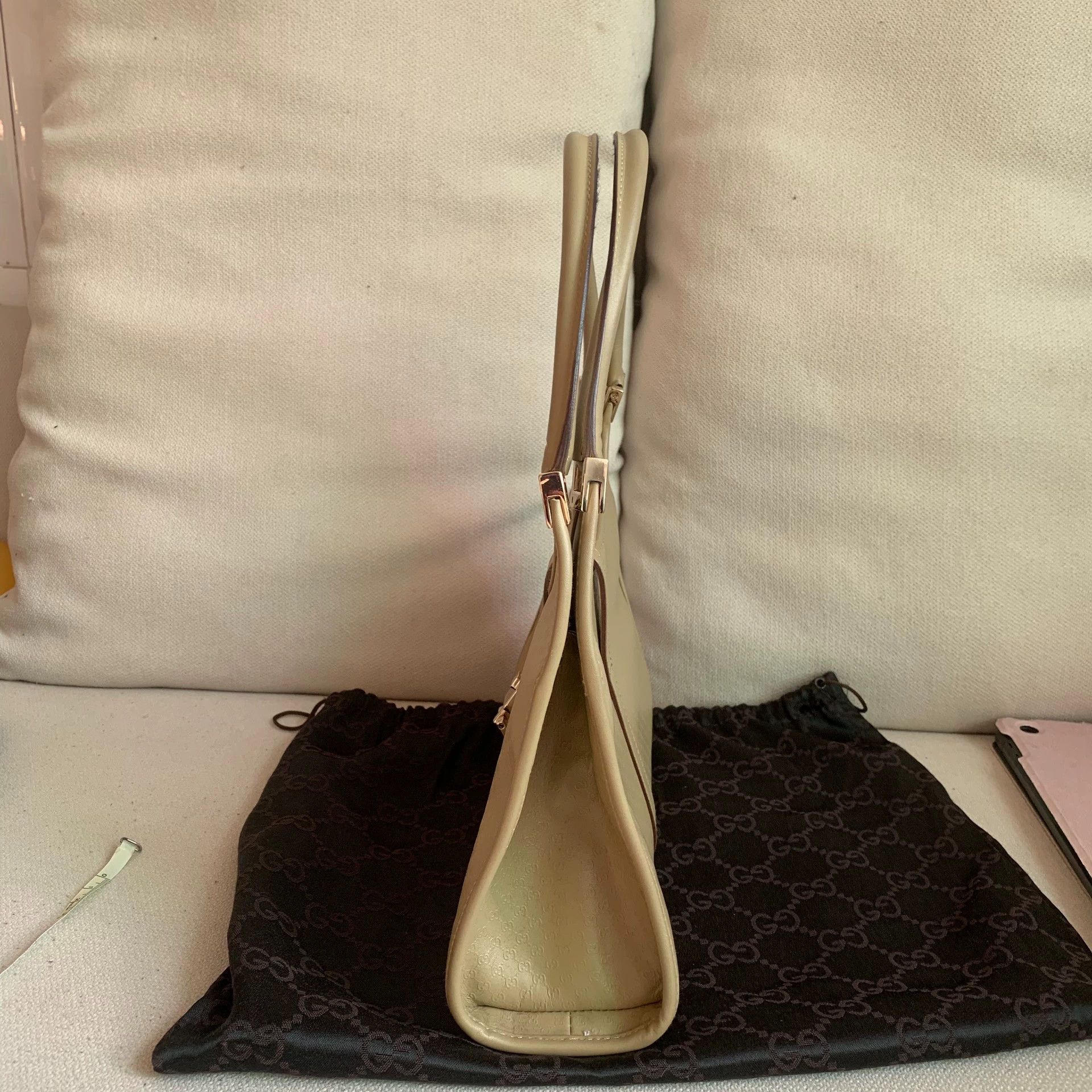 Gucci Gucci Vintage Embossed Taupe Armpit Bag Size ONE SIZE - 3 Thumbnail
