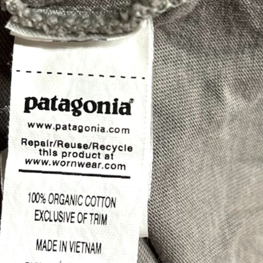 Patagonia Patagonia Men's Framed Fitz Roy Trout Organic T-Shirt Gray M Shirt Mens 20" Armpit to Armpit 17" Shoulder to Shoulder 26" Shoulder to Hem Size US M / EU 48-50 / 2 - 6 Thumbnail