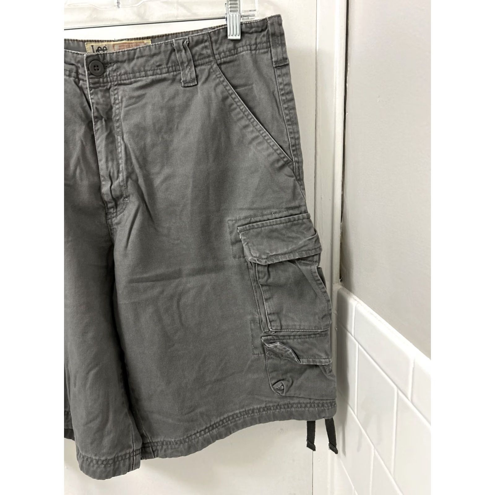 Lee VINTAGE? No (skip) - Lee Cargo Shorts Mens 34 Gray Cotton Twill 11” Inseam Pocket Utility Outdoor Casual Workwear Hiking Relaxed Front Flat Front Size US 34 / EU 50 - 3 Thumbnail