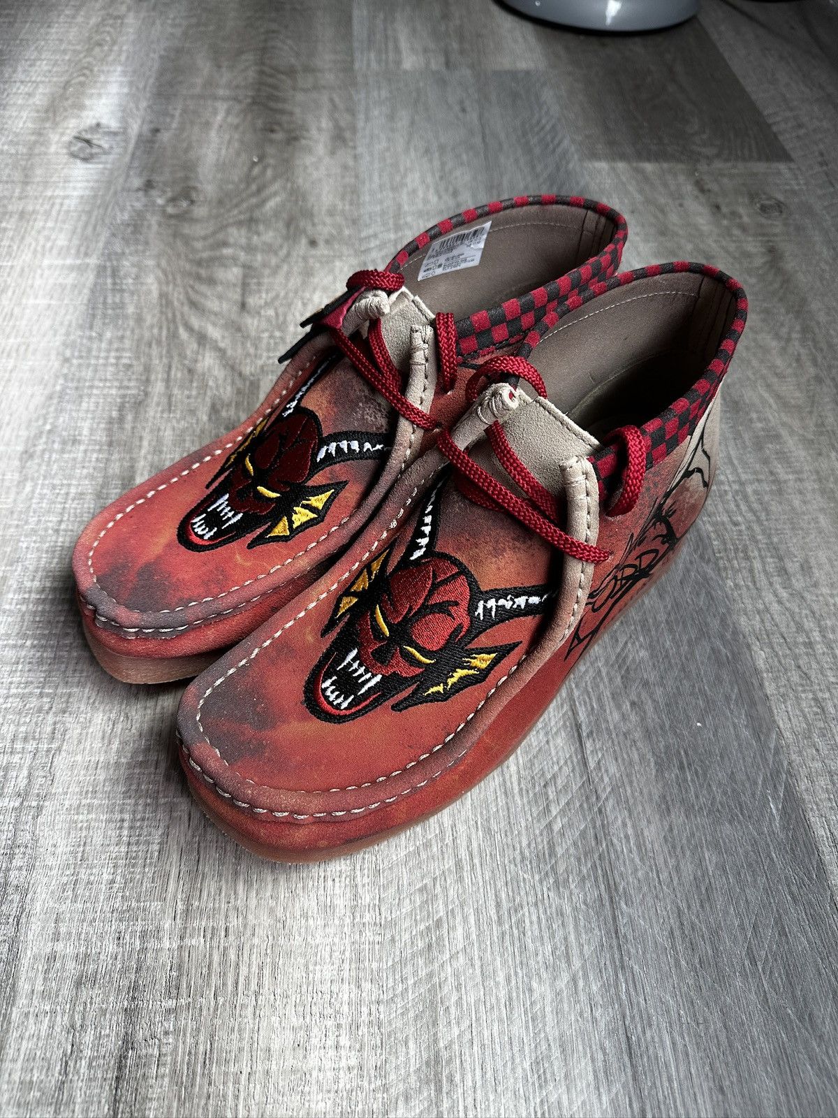 Clarks Clarks Wallabee EVO Men's Dark Sand Stranger Things Size 11M Size US 11 / EU 44 - 1 Thumbnail
