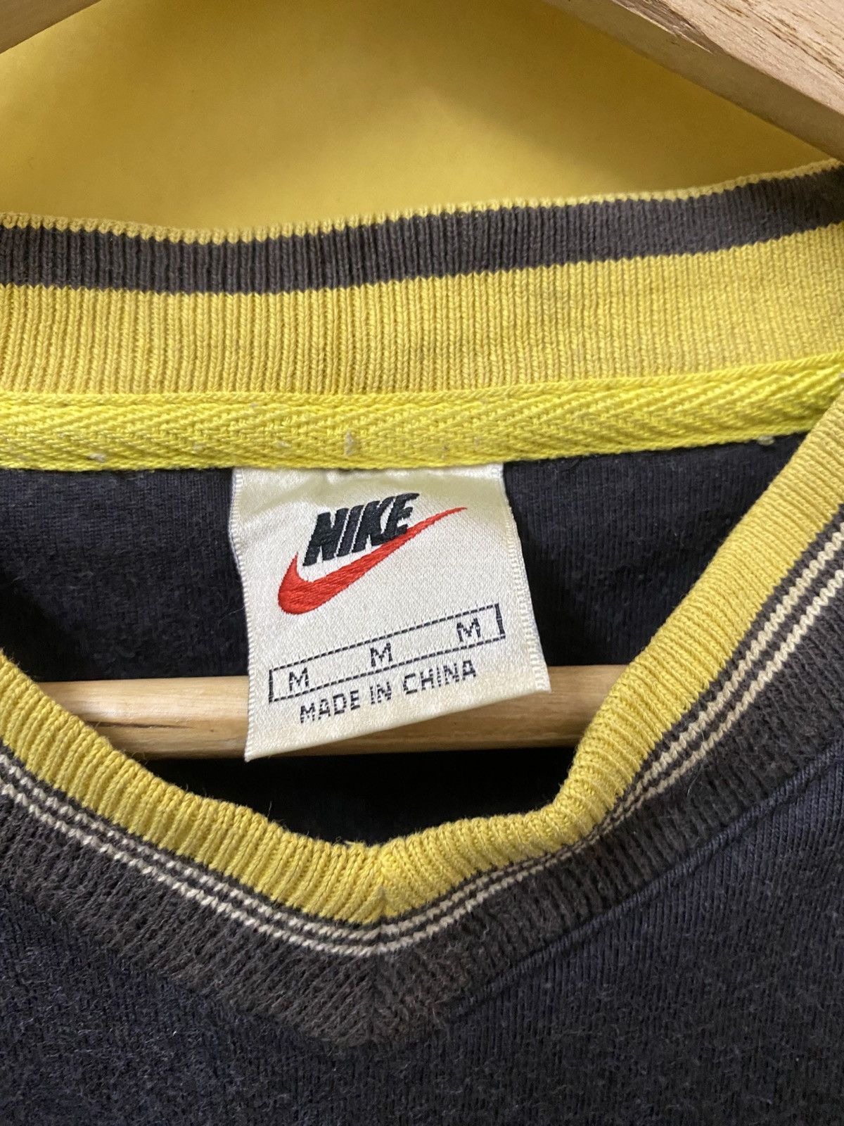 Nike Nike V Neck Small Logo Tee Size US M / EU 48-50 / 2 - 4 Thumbnail