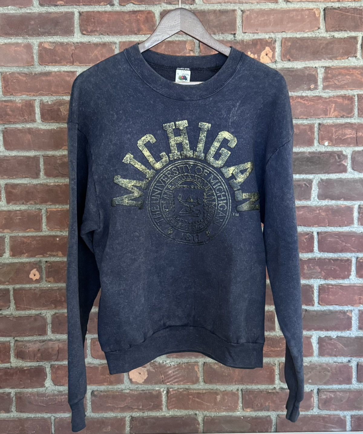 Vintage Vintage 90s University of Michigan Crewneck Sweatshirt Size US L / EU 52-54 / 3 - 1 Thumbnail