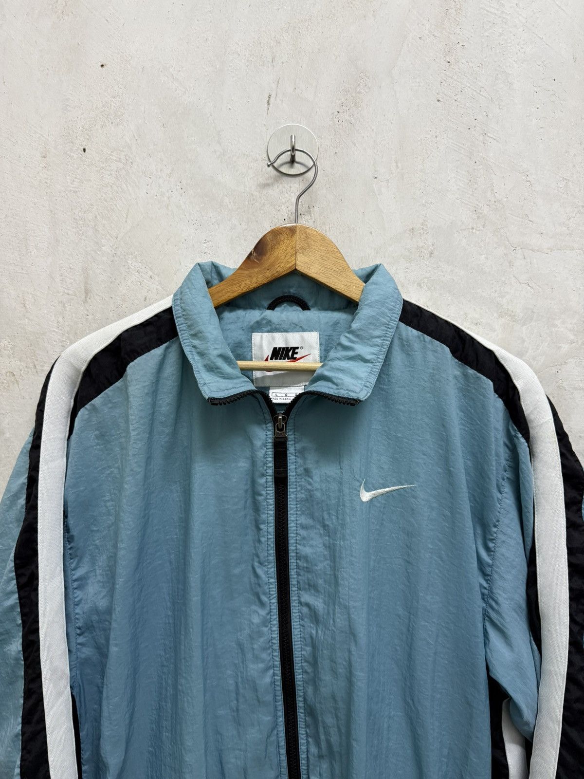 Nike Vintage 90’s Nike Distressed Windbreaker Jacket Size US L / EU 52-54 / 3 - 2 Thumbnail