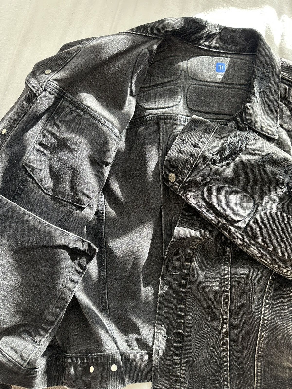 Balenciaga × Gap × Yeezy YGEBB Padded Denim Jacket Size US L / EU 52-54 / 3 - 6 Thumbnail