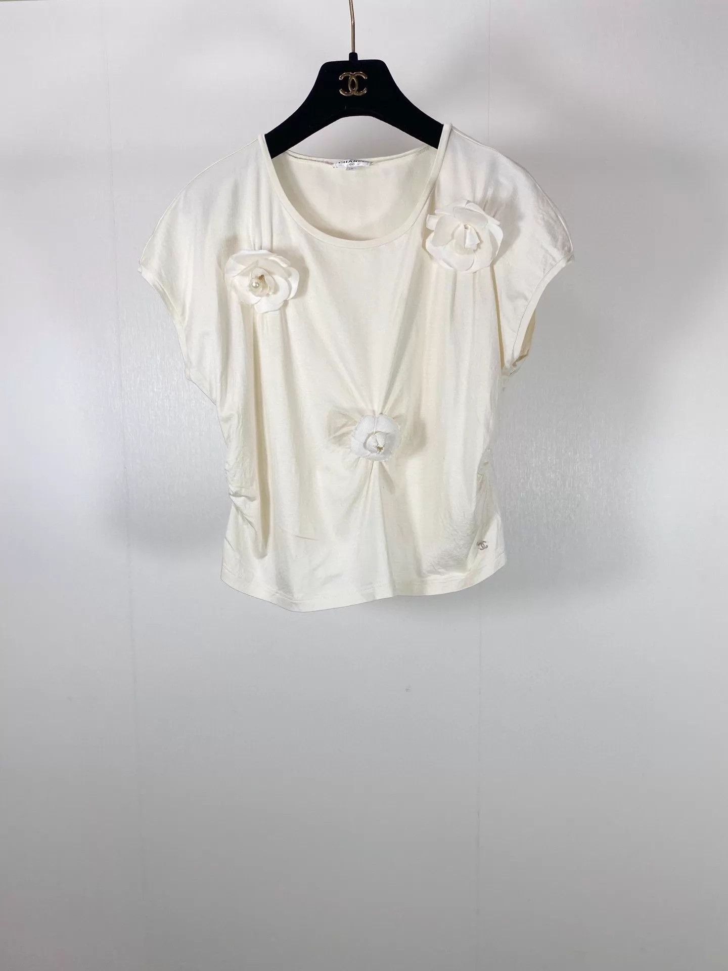 Chanel Chanel 3D Camellia Short Sleeve 40 97New Authentic Size M / US 6-8 / IT 42-44 - 1 Thumbnail