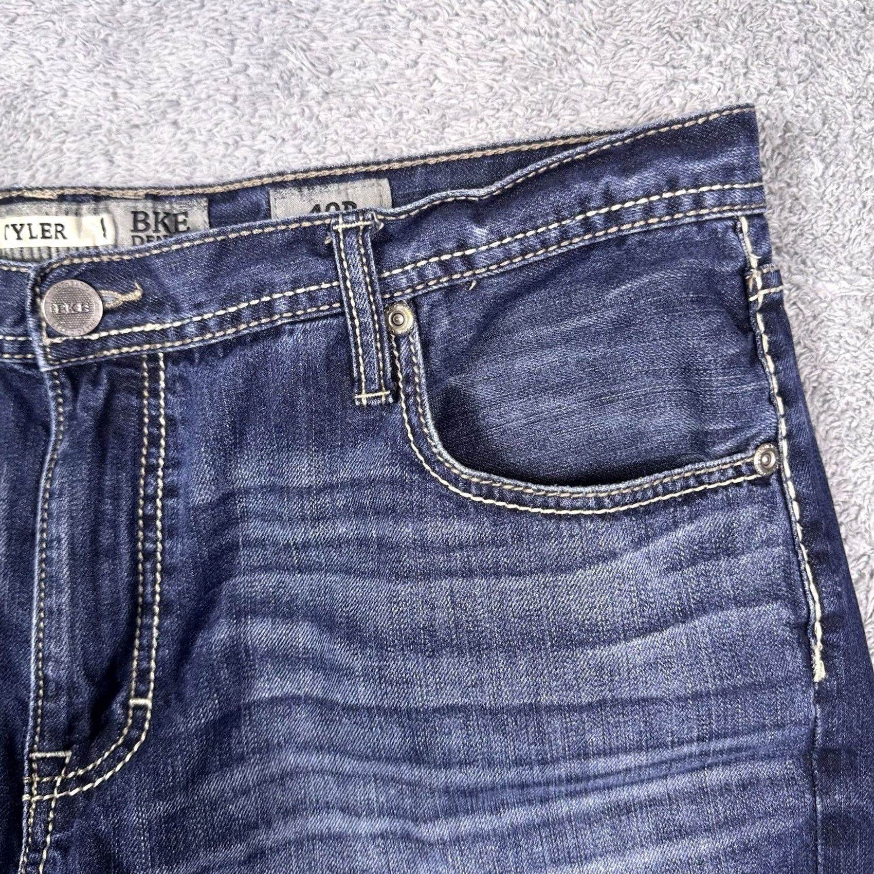 Vintage BKE Tyler Jeans Men 40R Dark Whisker Buckle Utility Wide Leg Baggy 100% Cotton Size US 40 / EU 56 - 4 Thumbnail
