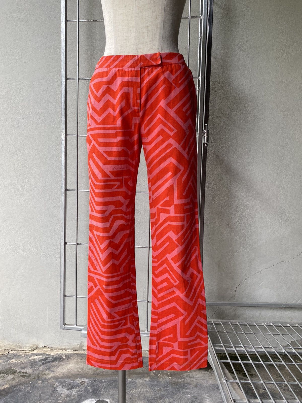Gucci Gucci red casual pants with pink geometric pattern Size 27" / US 4 / IT 40 - 16 Thumbnail