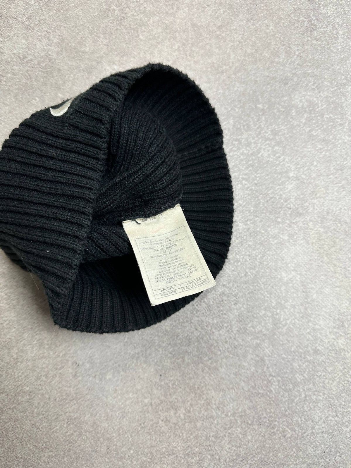 Nike Vintage 90s Nike Swoosh Beanie Hat Archival Os Size ONE SIZE - 3 Thumbnail