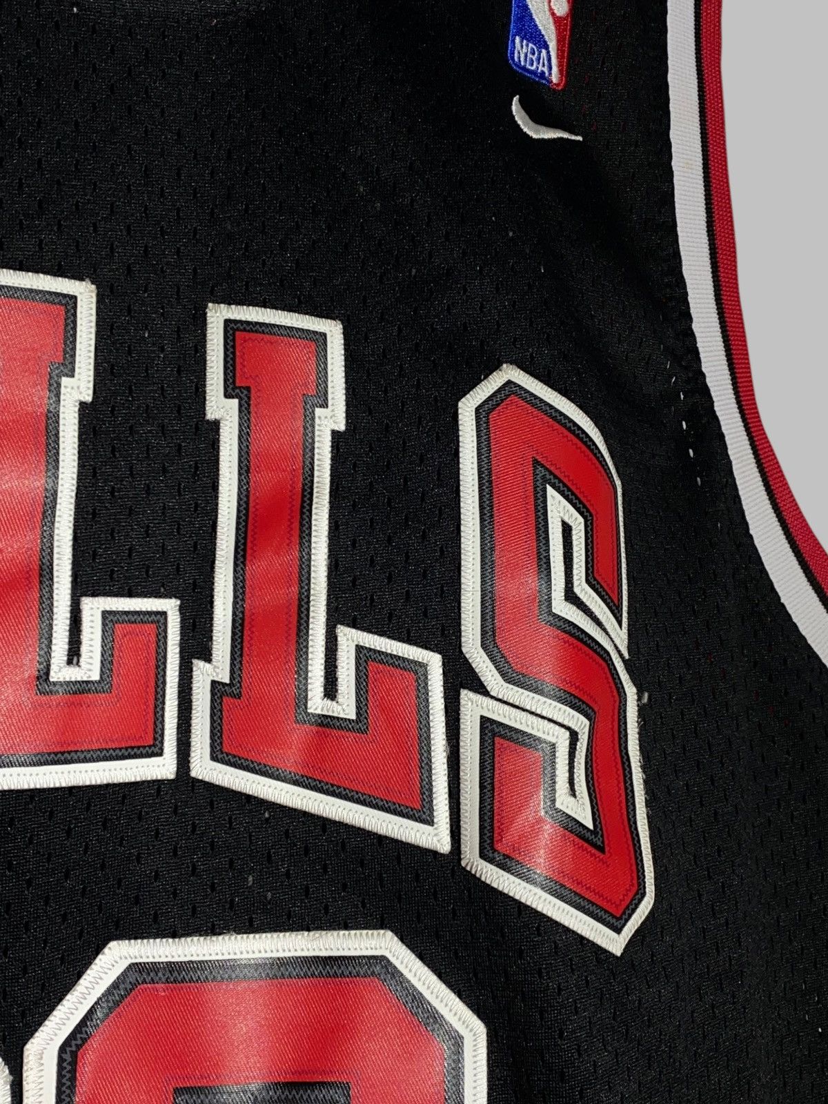 NBA × Nike × Vintage 🔥 VINTAGE 90s CHICAGO BULLS 23 JORDAN NBA BASKETBALL JERSEY🔥 Size US M / EU 48-50 / 2 - 8 Thumbnail