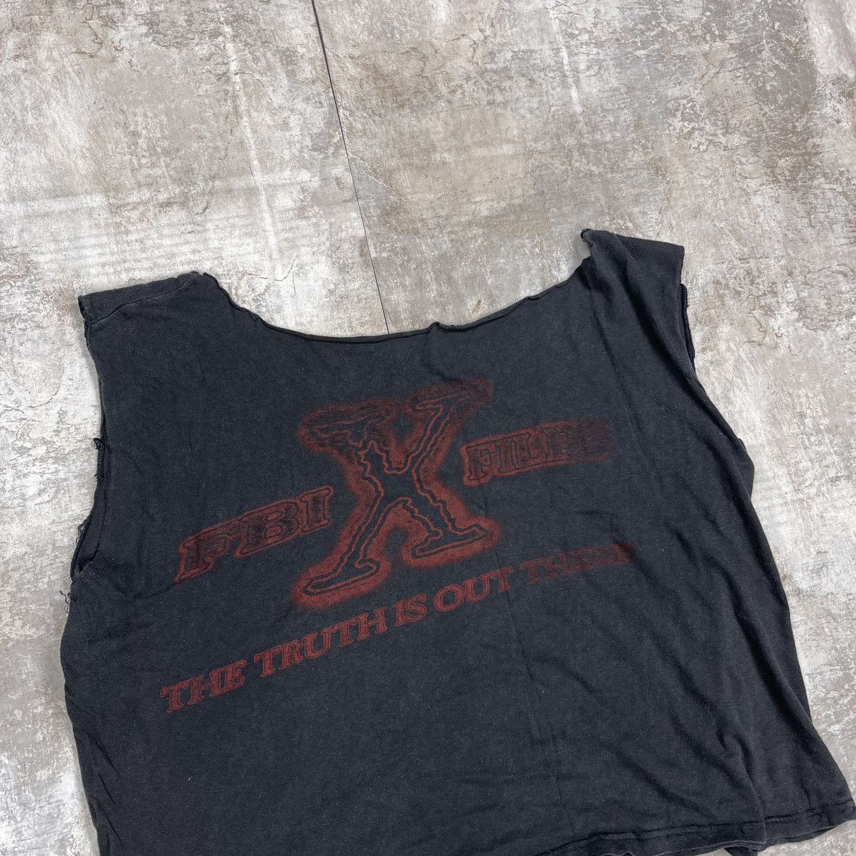 Vintage VINTAGE 90S 'THE X-FILES' MOVIE PROMO TEE SLEEVELESS TRASHED Size US S / EU 44-46 / 1 - 6 Thumbnail