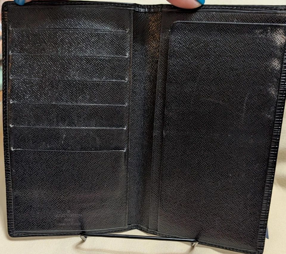 Louis Vuitton Louis Vuitton Epi Porte Carte Credit Wallet Passport Holder Size ONE SIZE - 3 Thumbnail